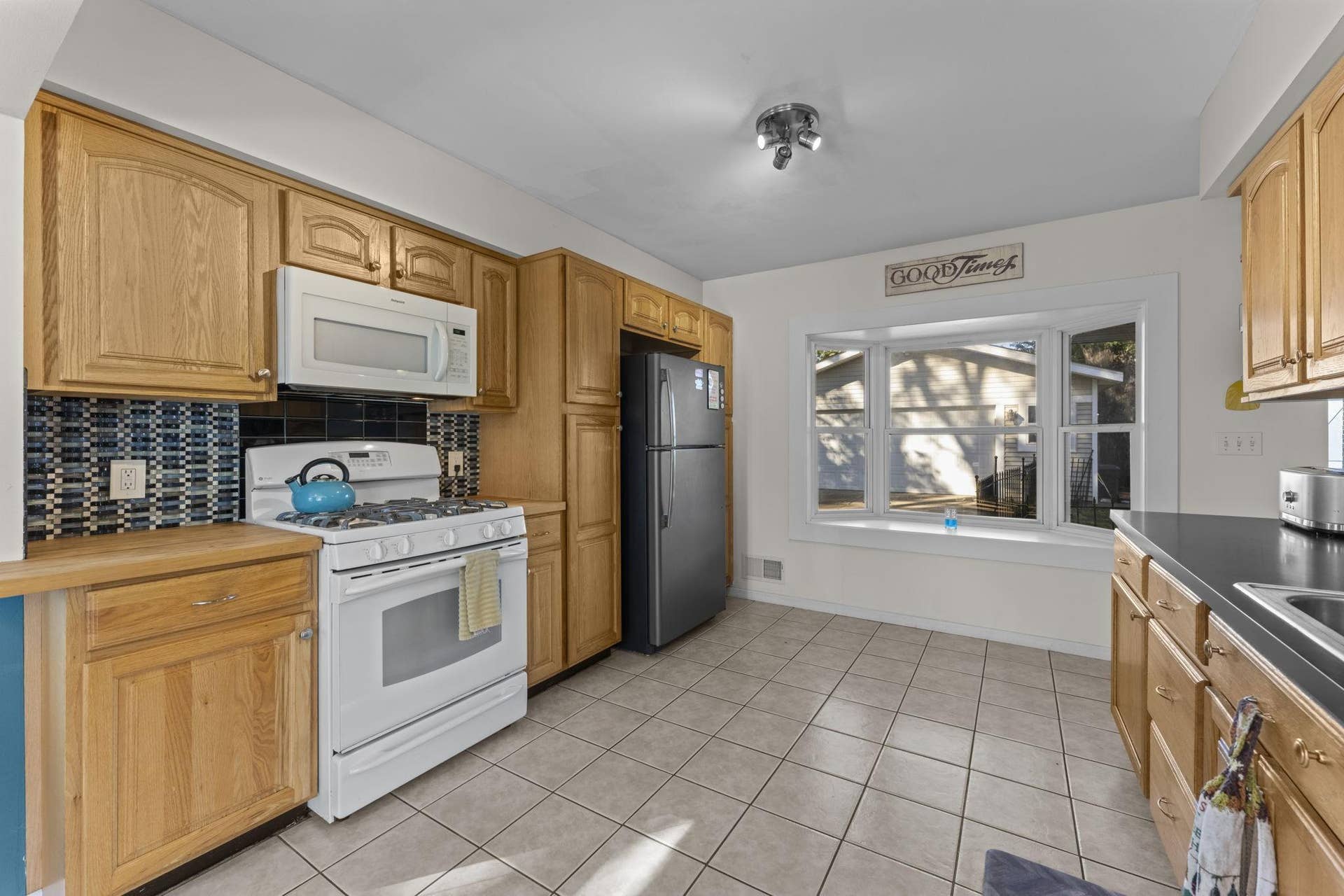 5347 Morgan kitchen2.jpg