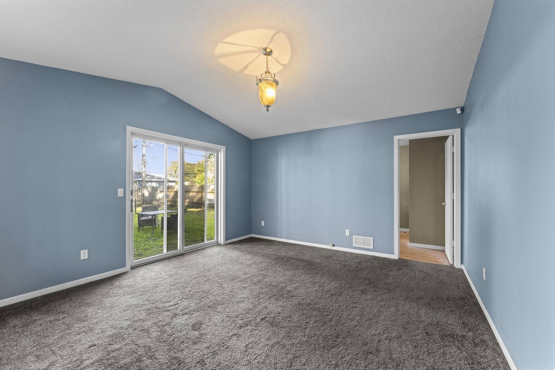 5347 Morgan familyroom1.jpg