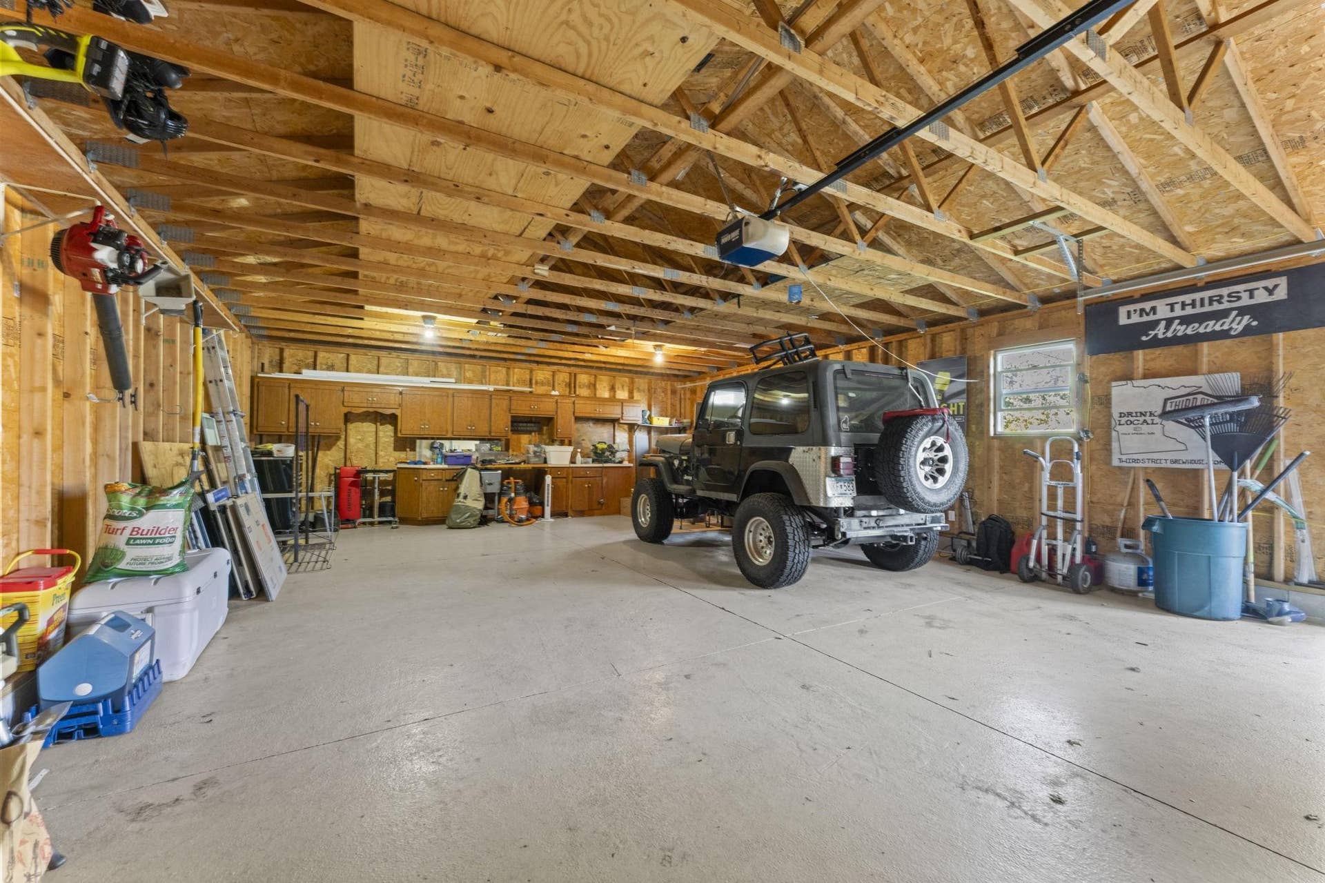 5347 Morgan garage1.jpg