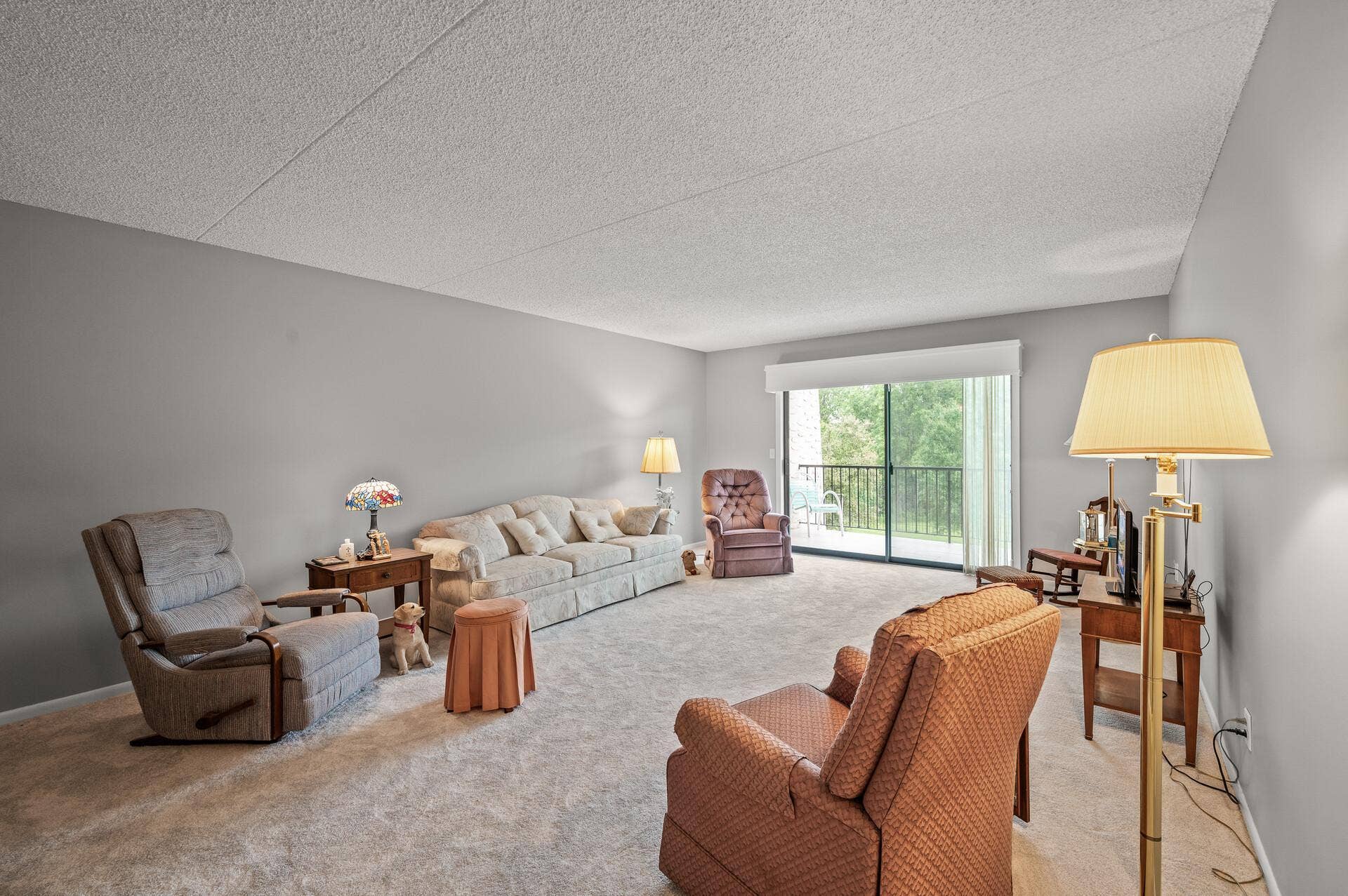 2455 Londin Lane E, #216, Maplewood, MN 55119 2455 Londin Lane E, #216, Maplewood, MN 55119