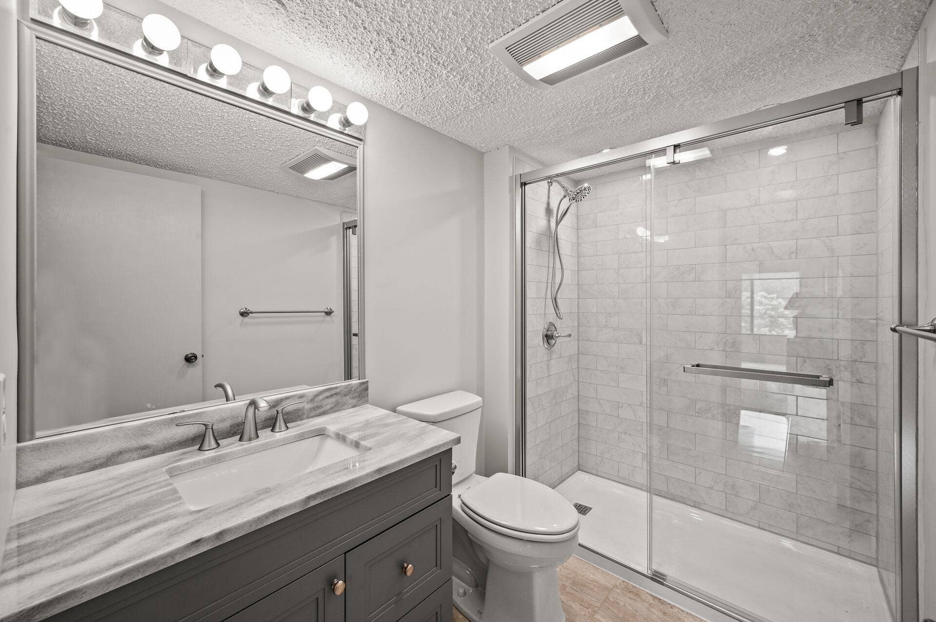 2455 Londin Lane E, #216, Maplewood, MN 55119 2455 Londin Lane E, #216, Maplewood, MN 55119