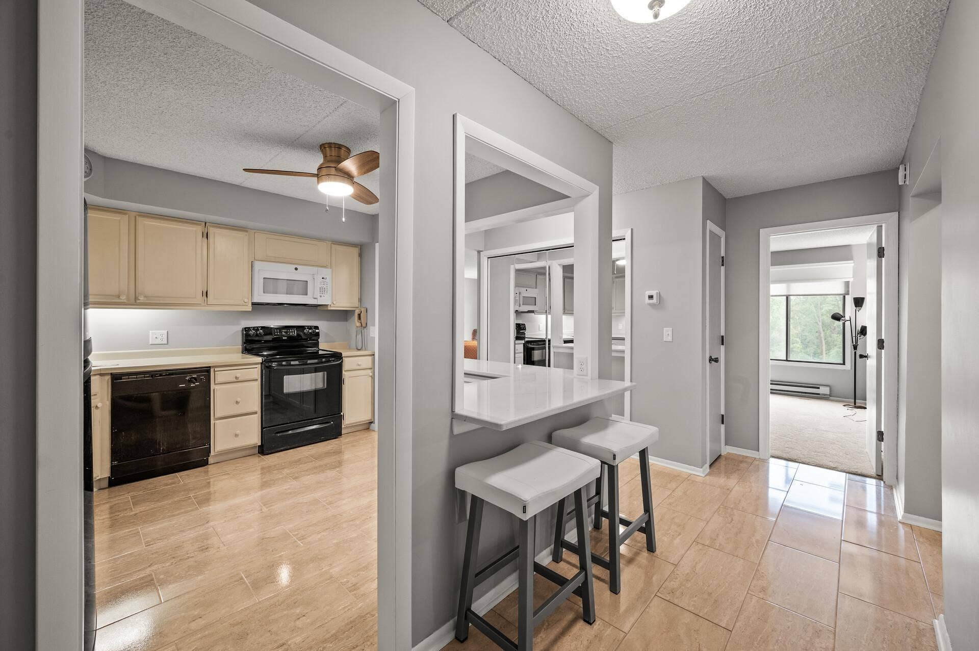2455 Londin Lane E, #216, Maplewood, MN 55119 2455 Londin Lane E, #216, Maplewood, MN 55119