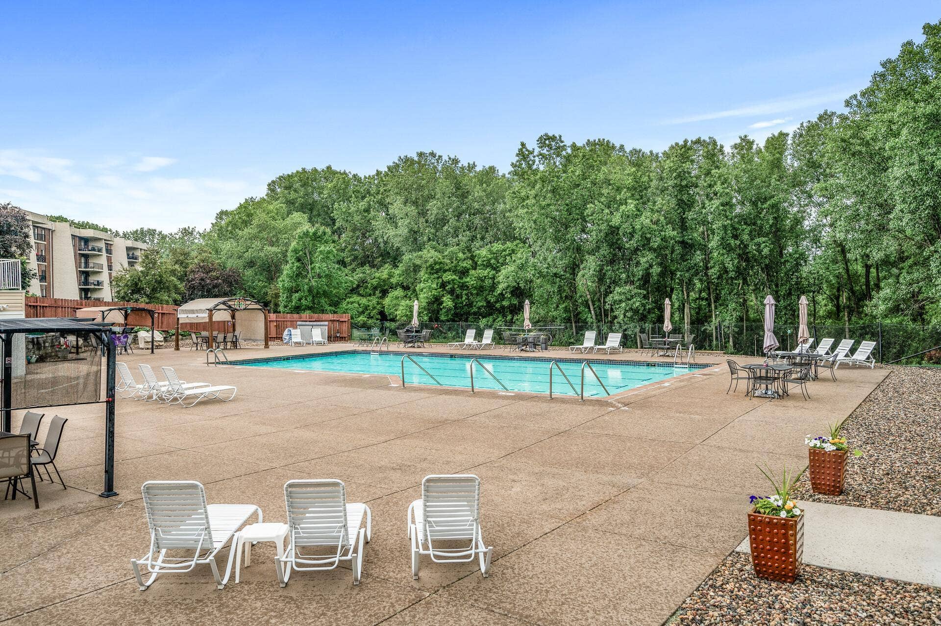 2455 Londin Lane E, #216, Maplewood, MN 55119 2455 Londin Lane E, #216, Maplewood, MN 55119