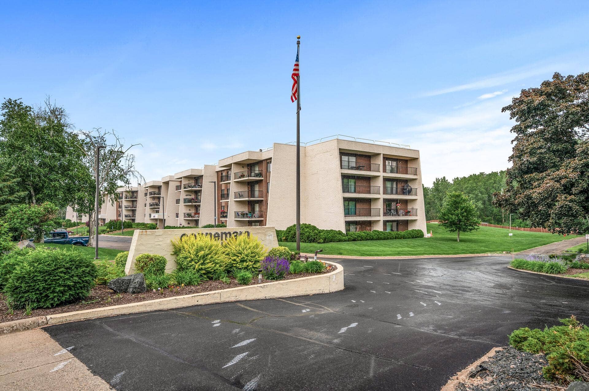 2455 Londin Lane E, #216, Maplewood, MN 55119 2455 Londin Lane E, #216, Maplewood, MN 55119