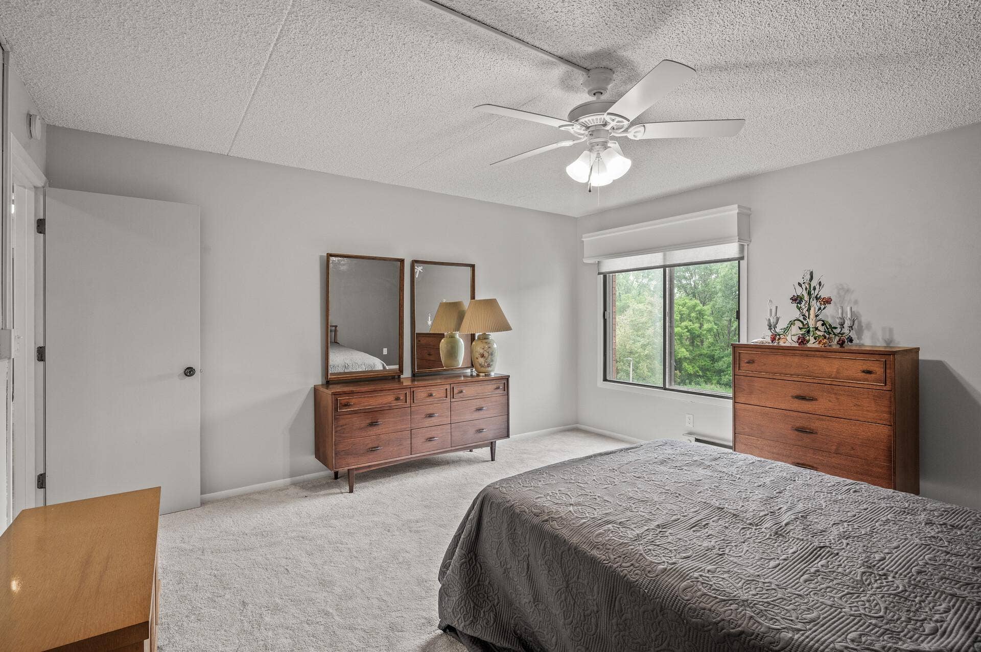 2455 Londin Lane E, #216, Maplewood, MN 55119 2455 Londin Lane E, #216, Maplewood, MN 55119