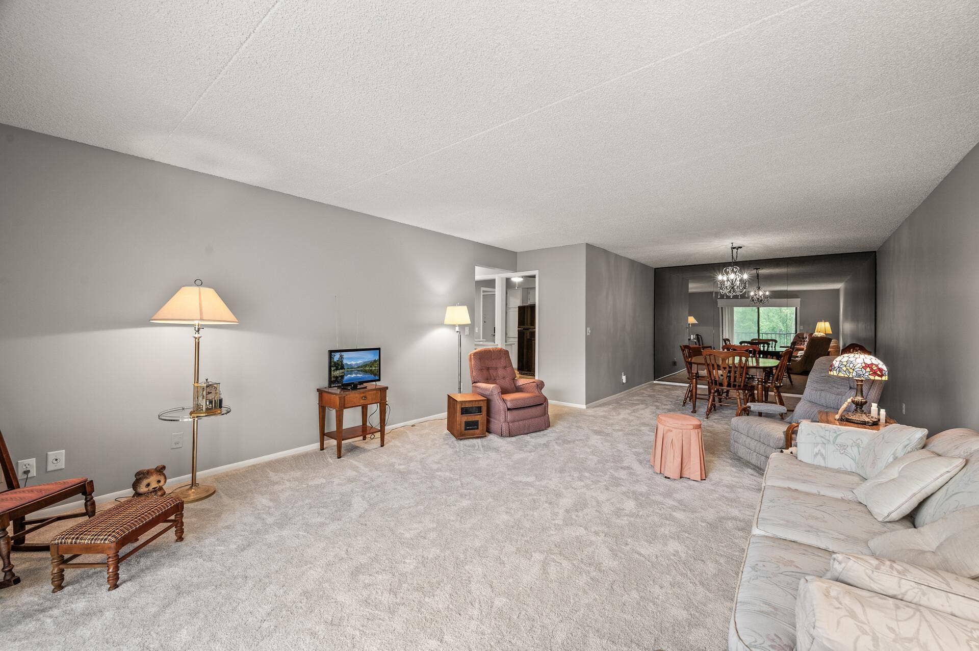 2455 Londin Lane E, #216, Maplewood, MN 55119 2455 Londin Lane E, #216, Maplewood, MN 55119