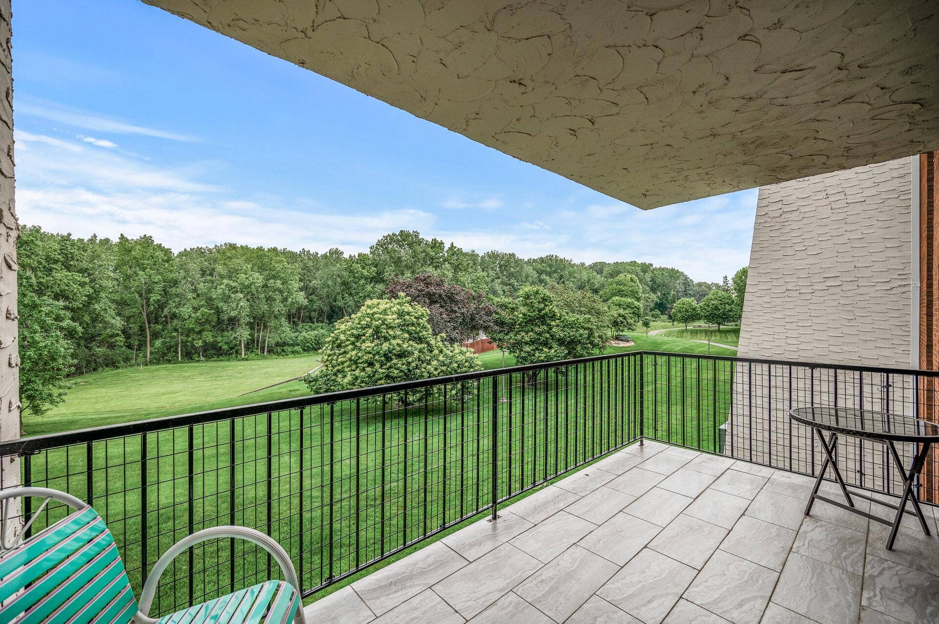 2455 Londin Lane E, #216, Maplewood, MN 55119 2455 Londin Lane E, #216, Maplewood, MN 55119