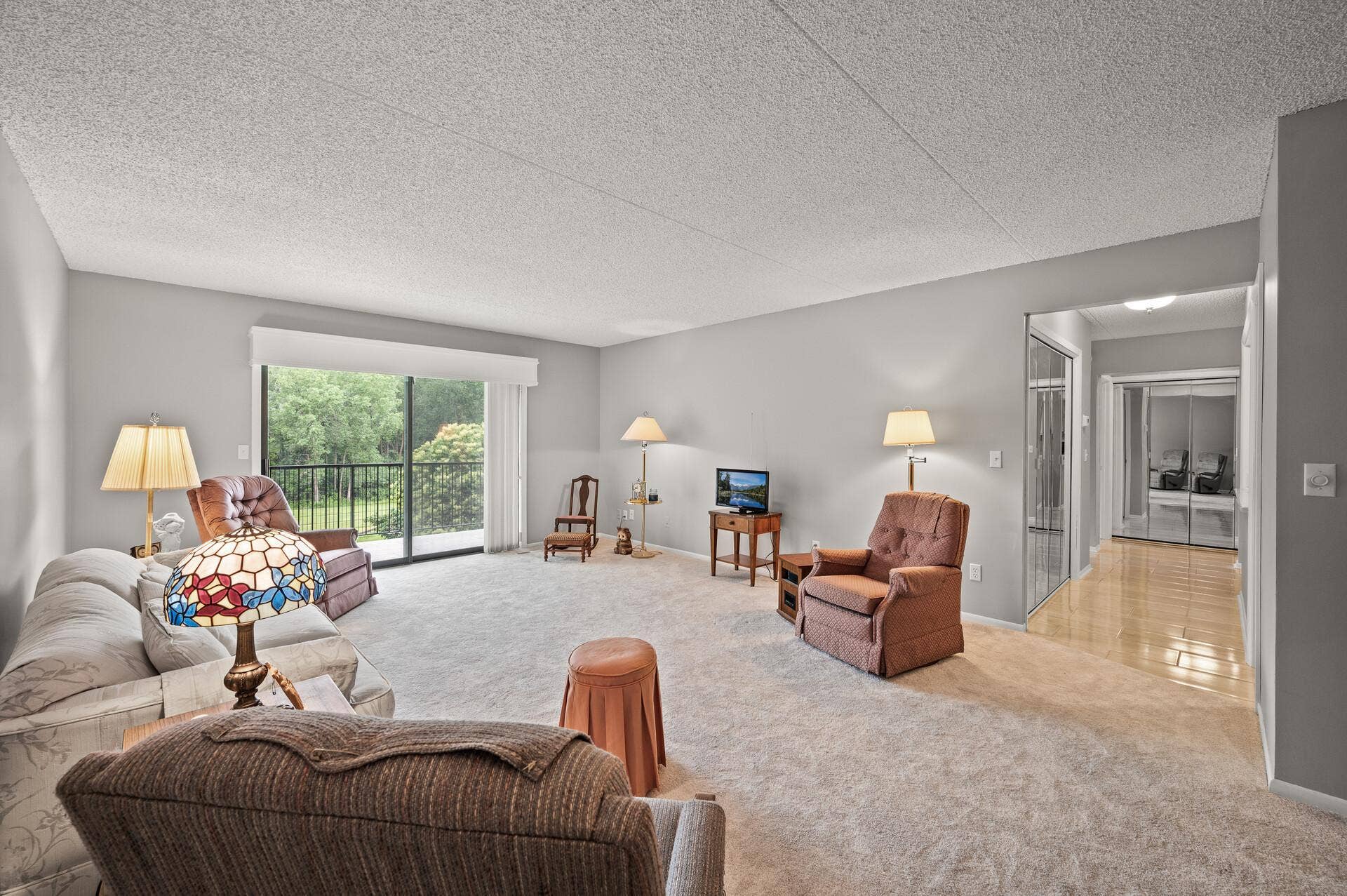 2455 Londin Lane E, #216, Maplewood, MN 55119 2455 Londin Lane E, #216, Maplewood, MN 55119