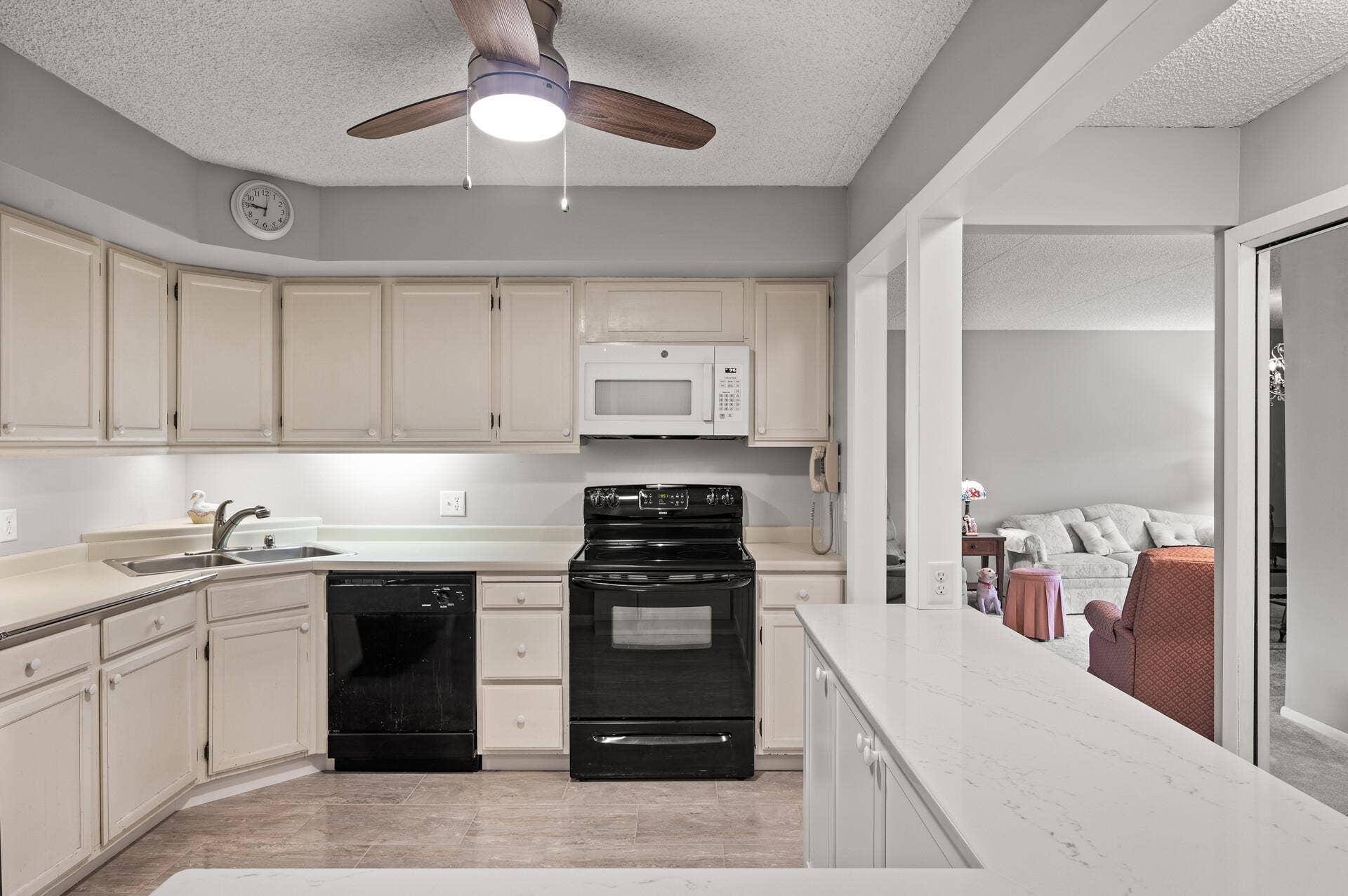 2455 Londin Lane E, #216, Maplewood, MN 55119 2455 Londin Lane E, #216, Maplewood, MN 55119