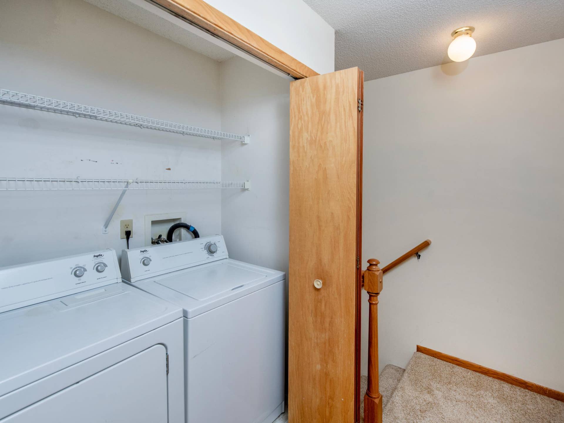 9175 Troon Court, Woodbury, MN 55125 upper level laundry