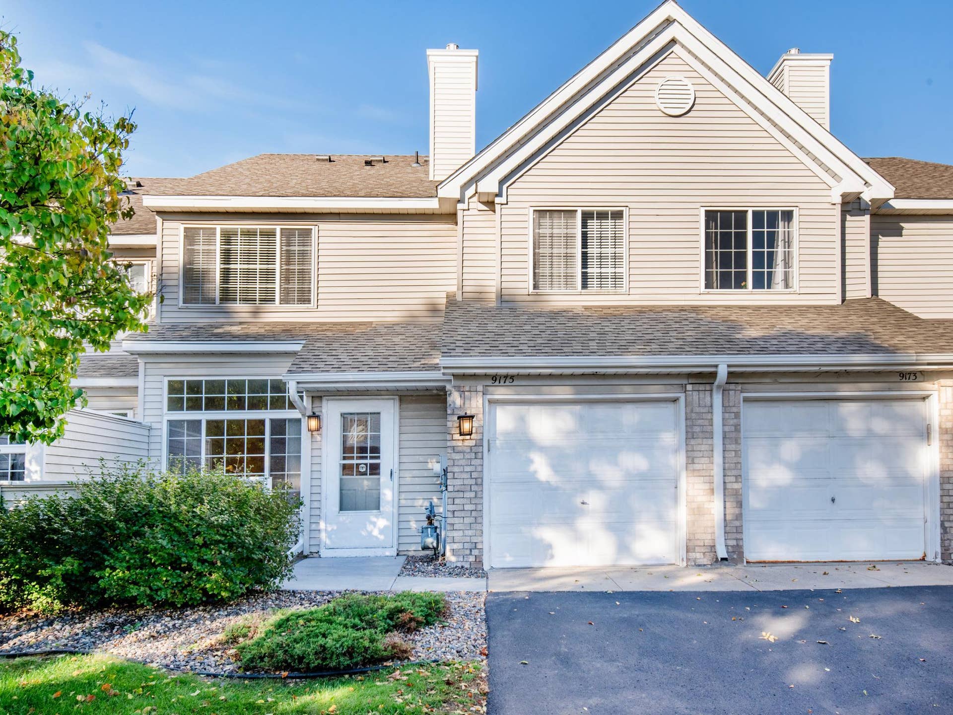9175 Troon Court, Woodbury, MN 55125 Welcome to 9175 Troon!