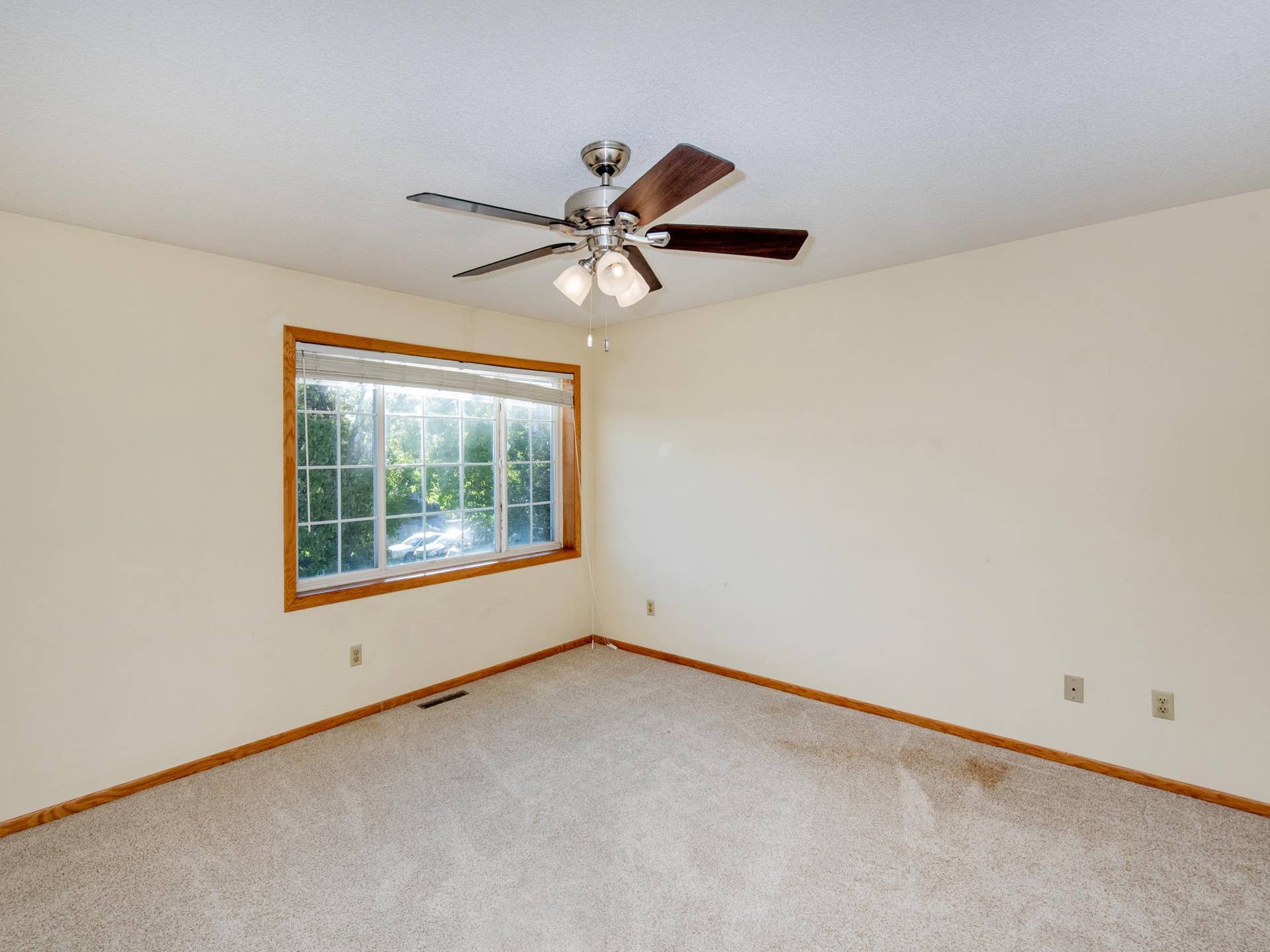 9175 Troon Court, Woodbury, MN 55125 2nd upper level bedroom