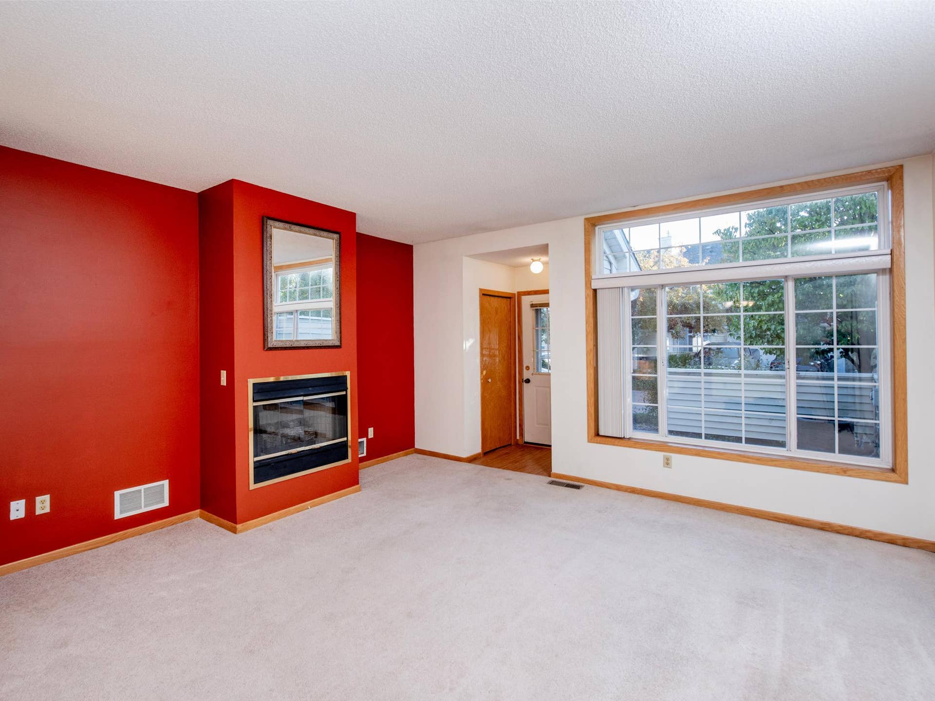 9175 Troon Court, Woodbury, MN 55125 Gas fireplace