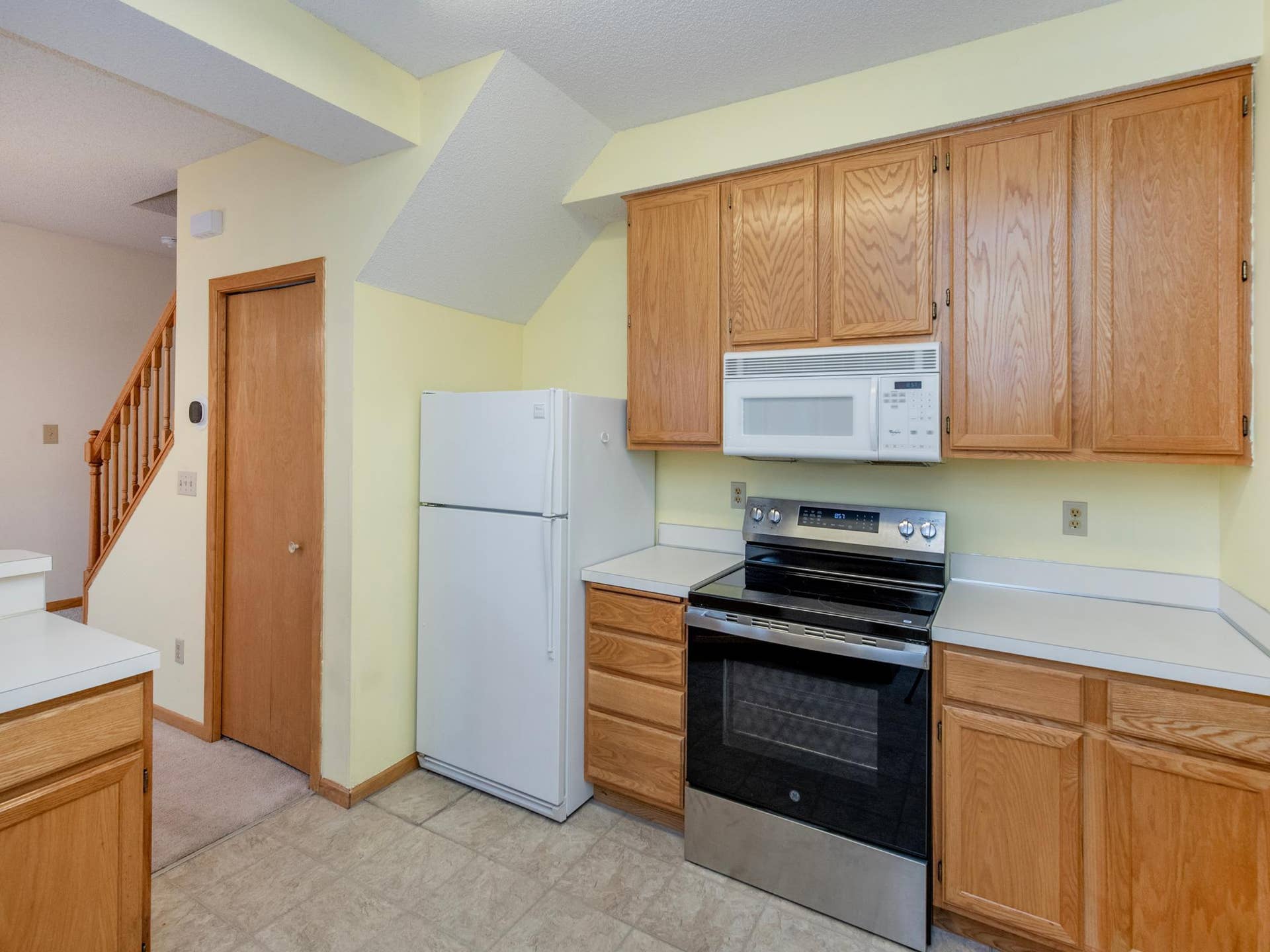 9175 Troon Court, Woodbury, MN 55125 new stove Sept 2026