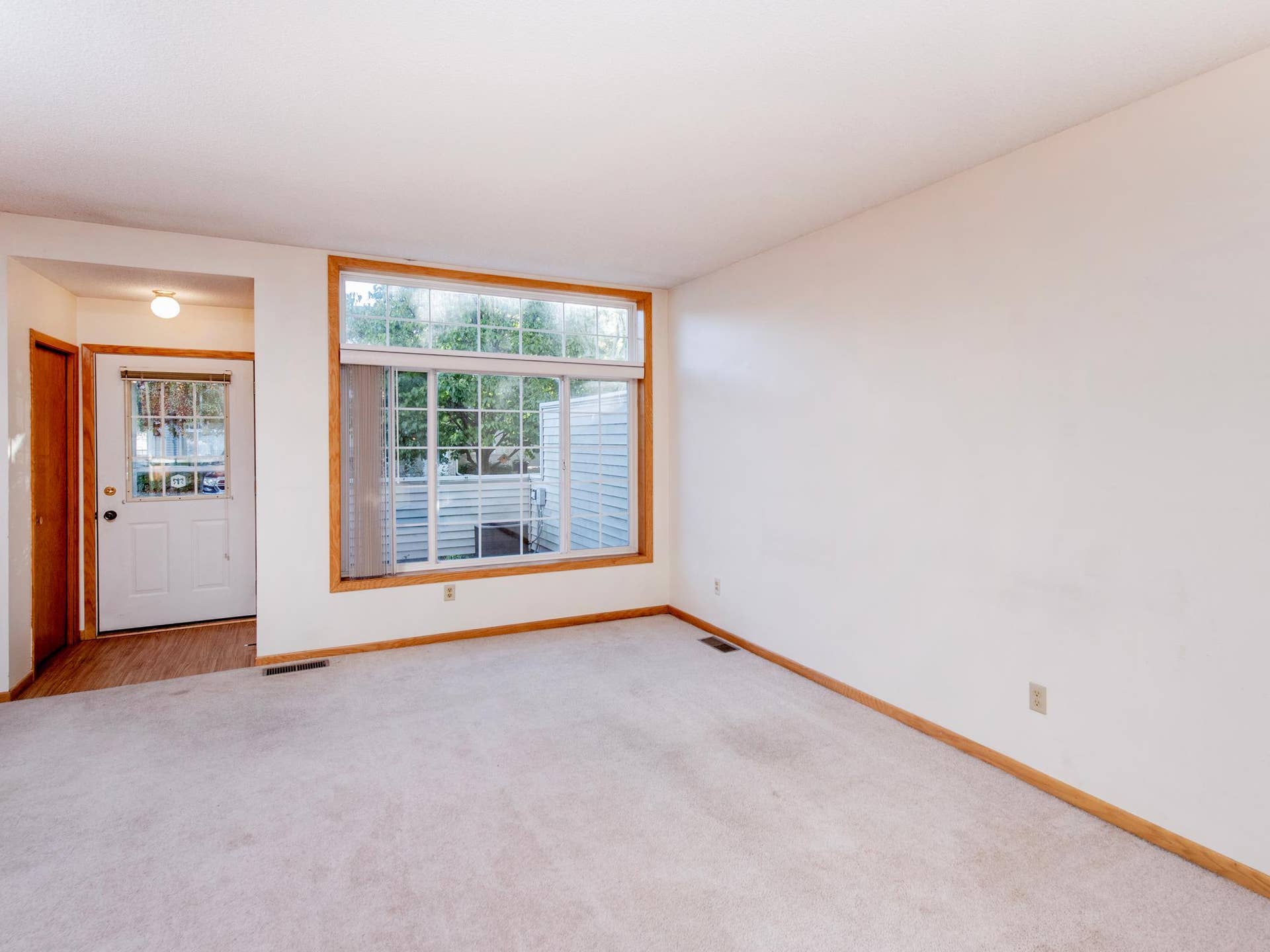 9175 Troon Court, Woodbury, MN 55125 large windows for natural lighting