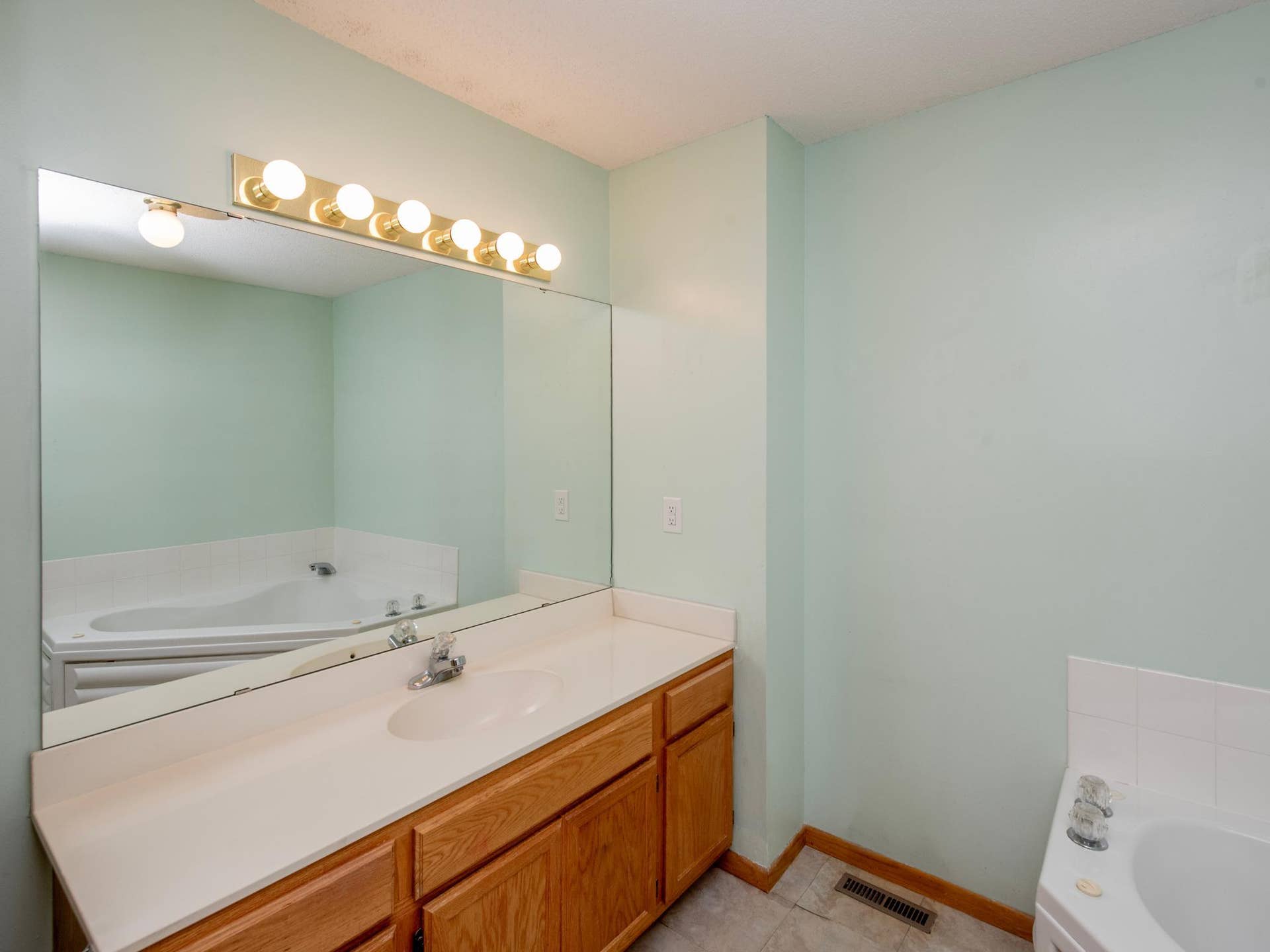 9175 Troon Court, Woodbury, MN 55125 9175 Troon Court, Woodbury, MN 55125