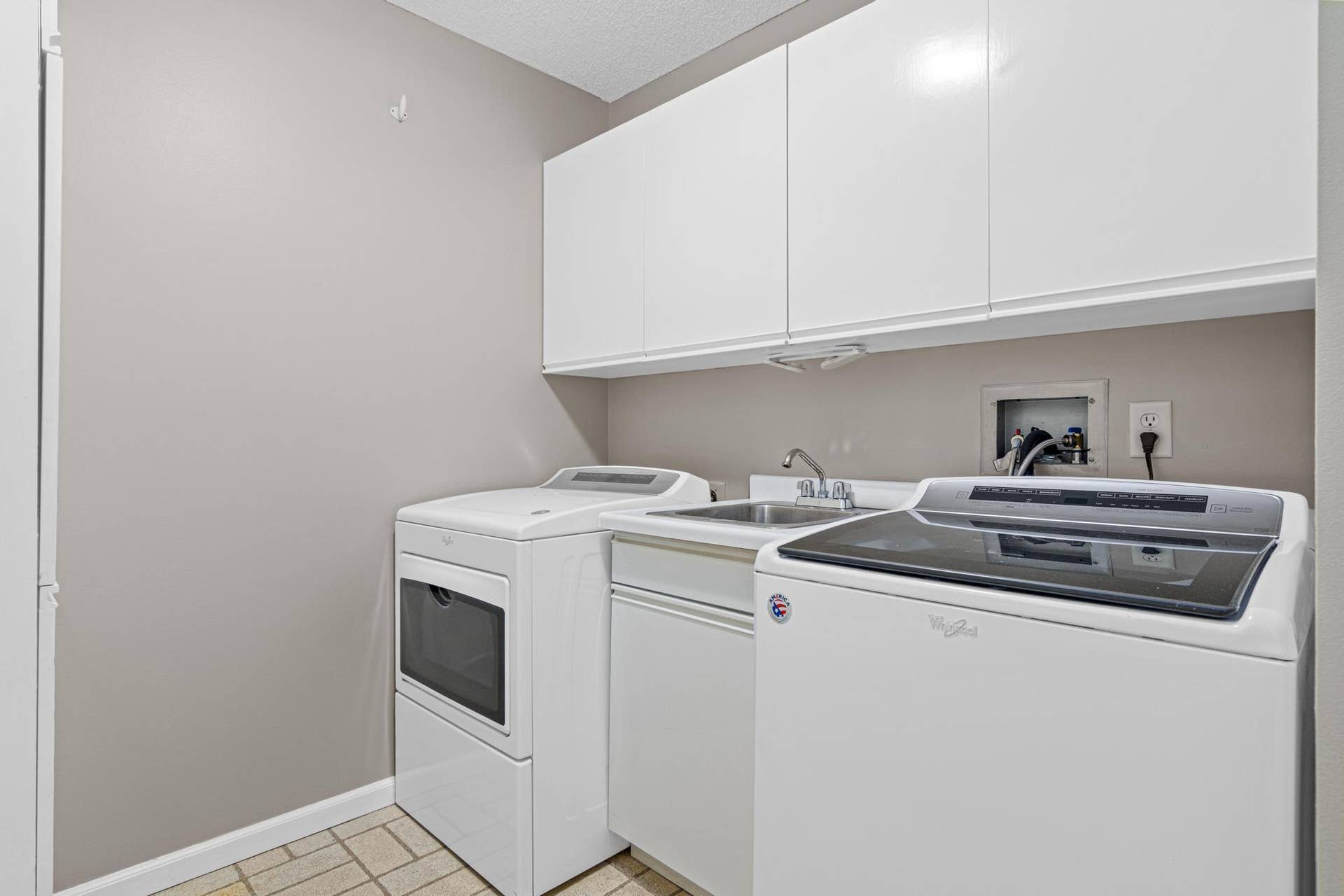 1235 Yale Place, #808, 45, Minneapolis, MN 55403 1235 Yale Place, #808, 45, Minneapolis, MN 55403
