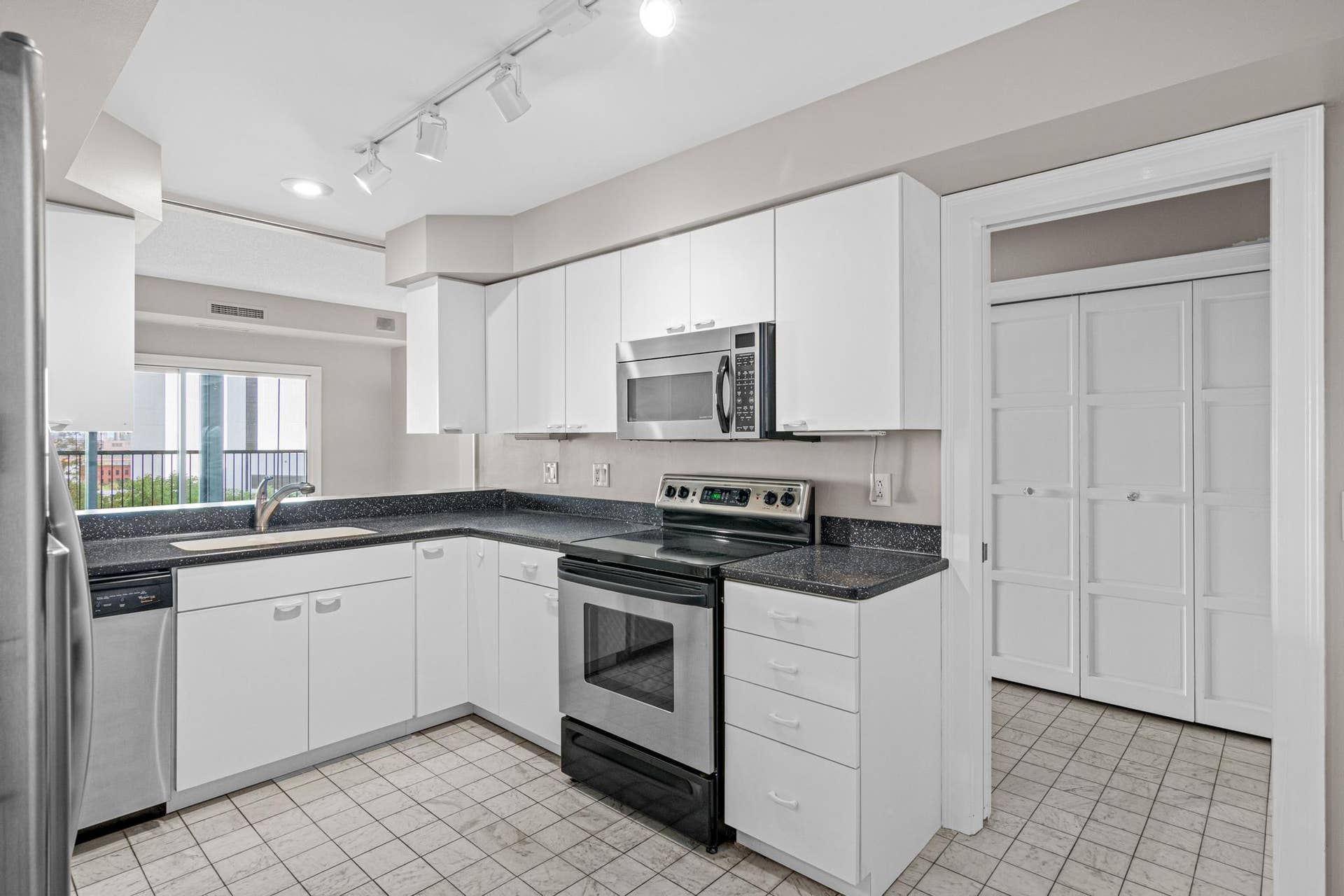 1235 Yale Place, #808, 45, Minneapolis, MN 55403 1235 Yale Place, #808, 45, Minneapolis, MN 55403