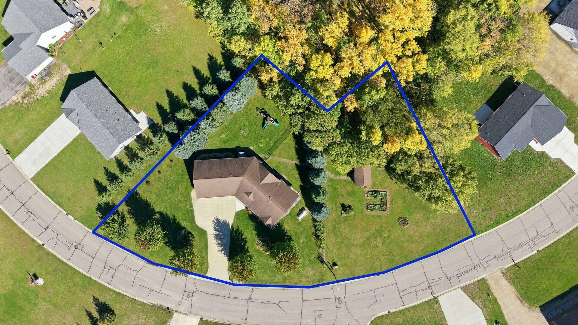 69-web-or-mls-lot lines.jpg