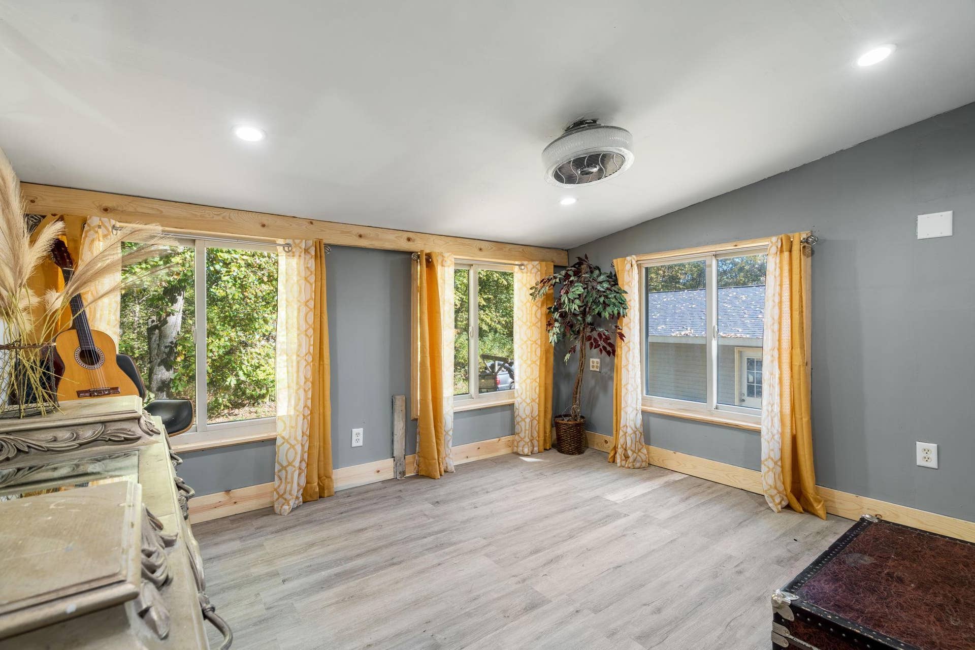 465 70th Avenue, Clayton, WI 54004 A bright, versatile room surrounded by windows, ready to become an office, sitting room, hobby space or whatever fits your needs.
