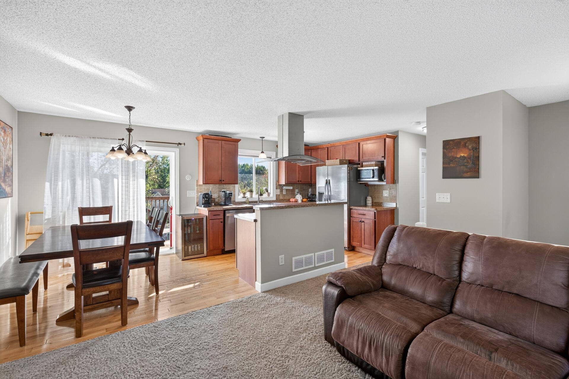 4189 Pleasant Street SE, Prior Lake, MN 55372 4189 Pleasant Street SE, Prior Lake, MN 55372