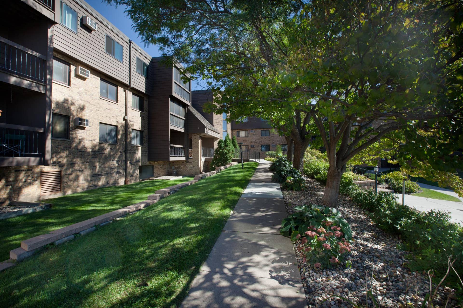21-999 41st Ave.jpg