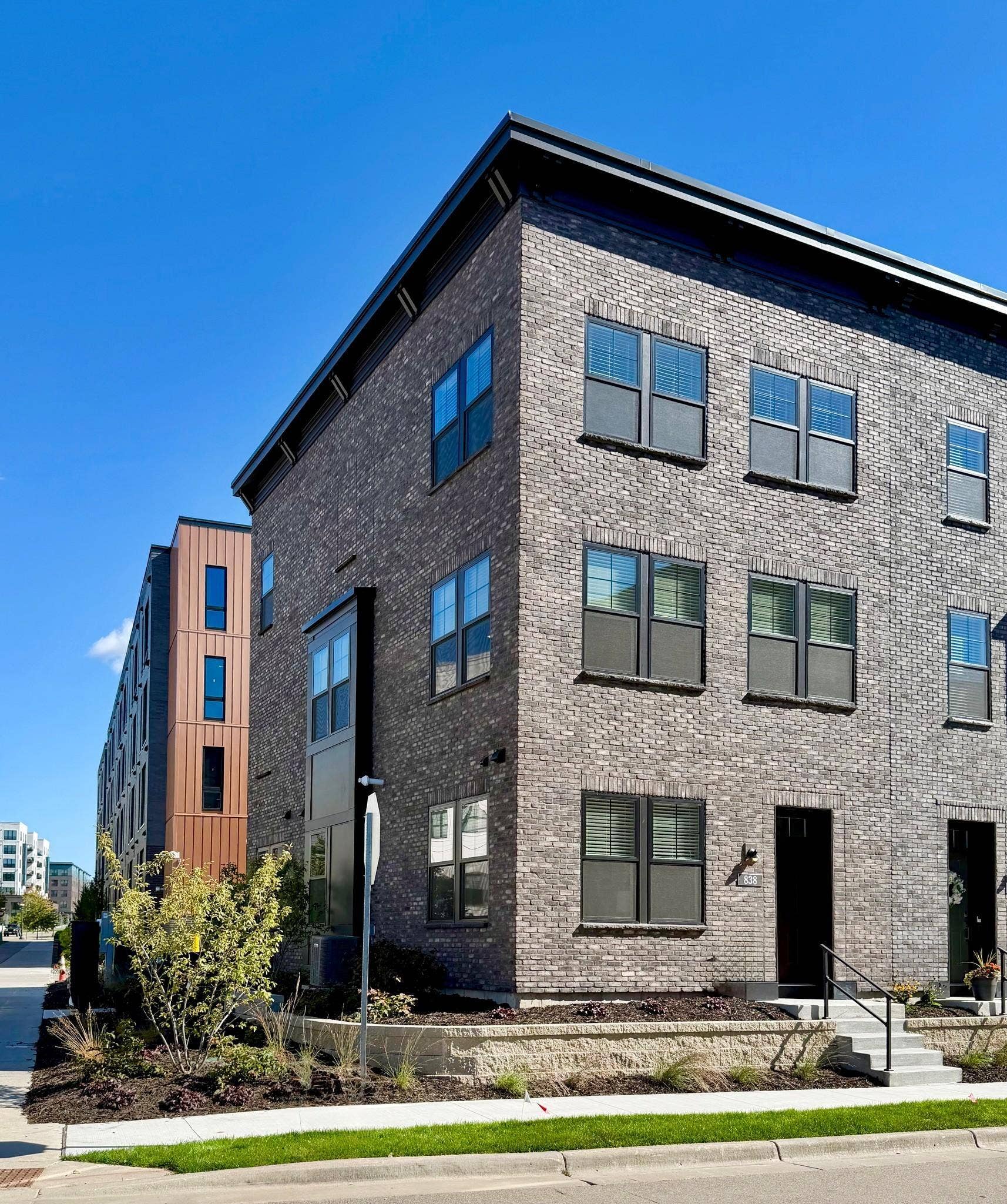 838 Woodlawn Avenue, 94, Saint Paul, MN 55116 Welcome home to Highland Bridge, home is ready for a quick move-in!
