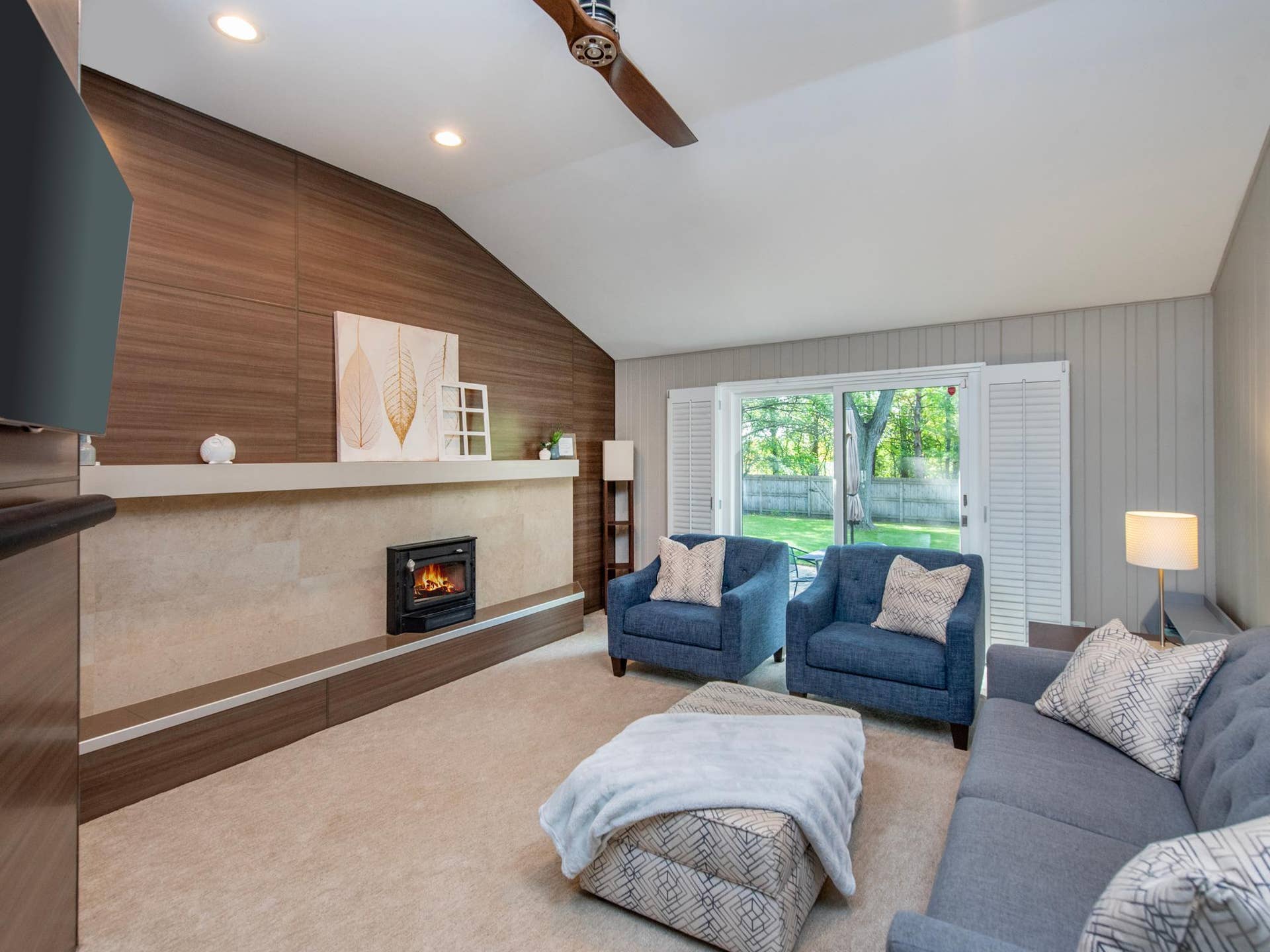 1492 Red Cedar Road, Eagan, MN 55121 A vaulted ceiling, recessed lighting and easy access to the backyard create a bright, open living area filled with natural light.