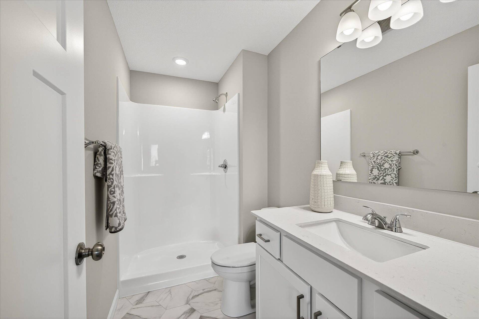 1756 Squirrel Way, New Richmond, WI 54017 Primary Bathroom