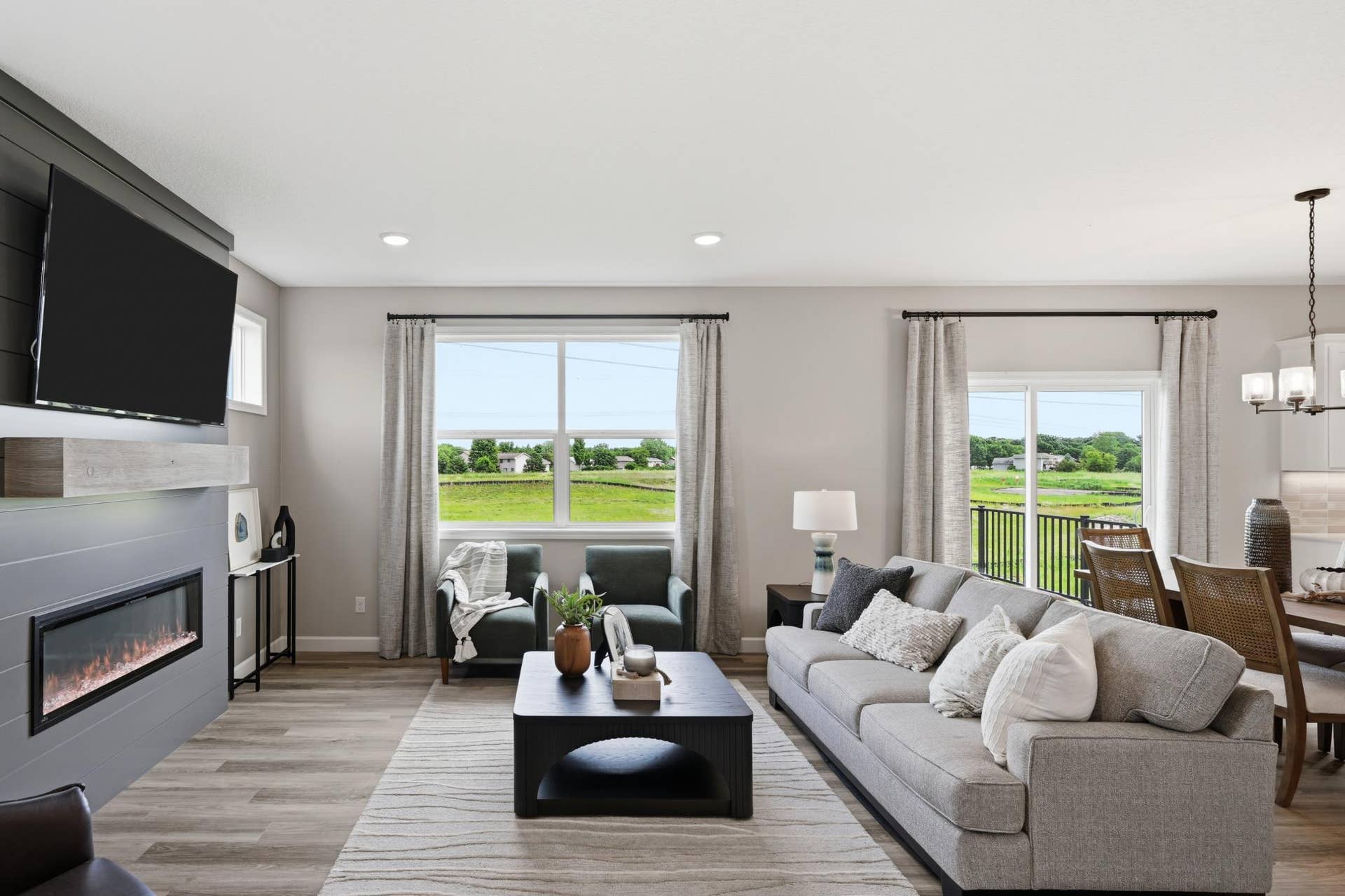 03-Living Room.jpg