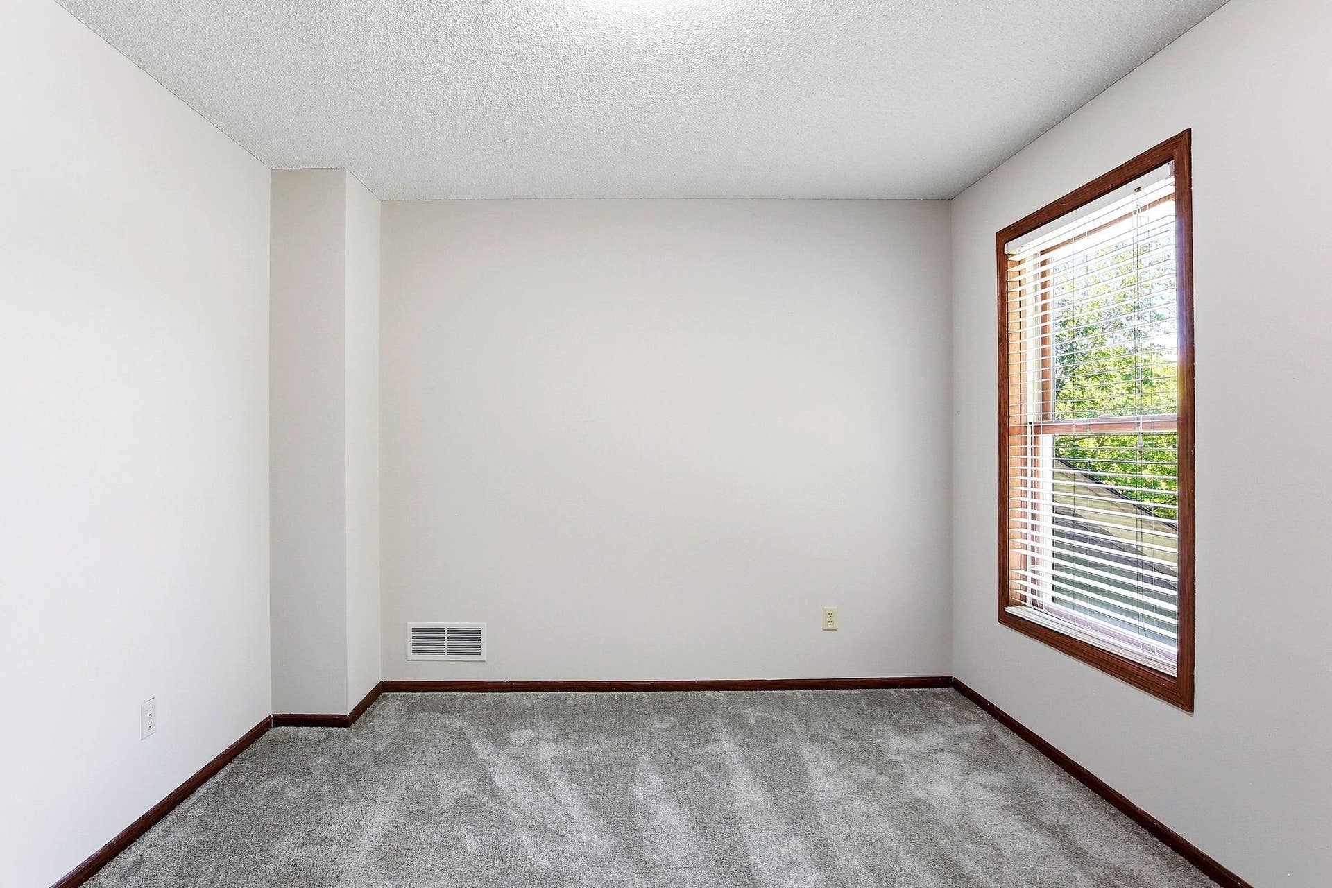 5570 Wood Duck Court, Shoreview, MN 55126