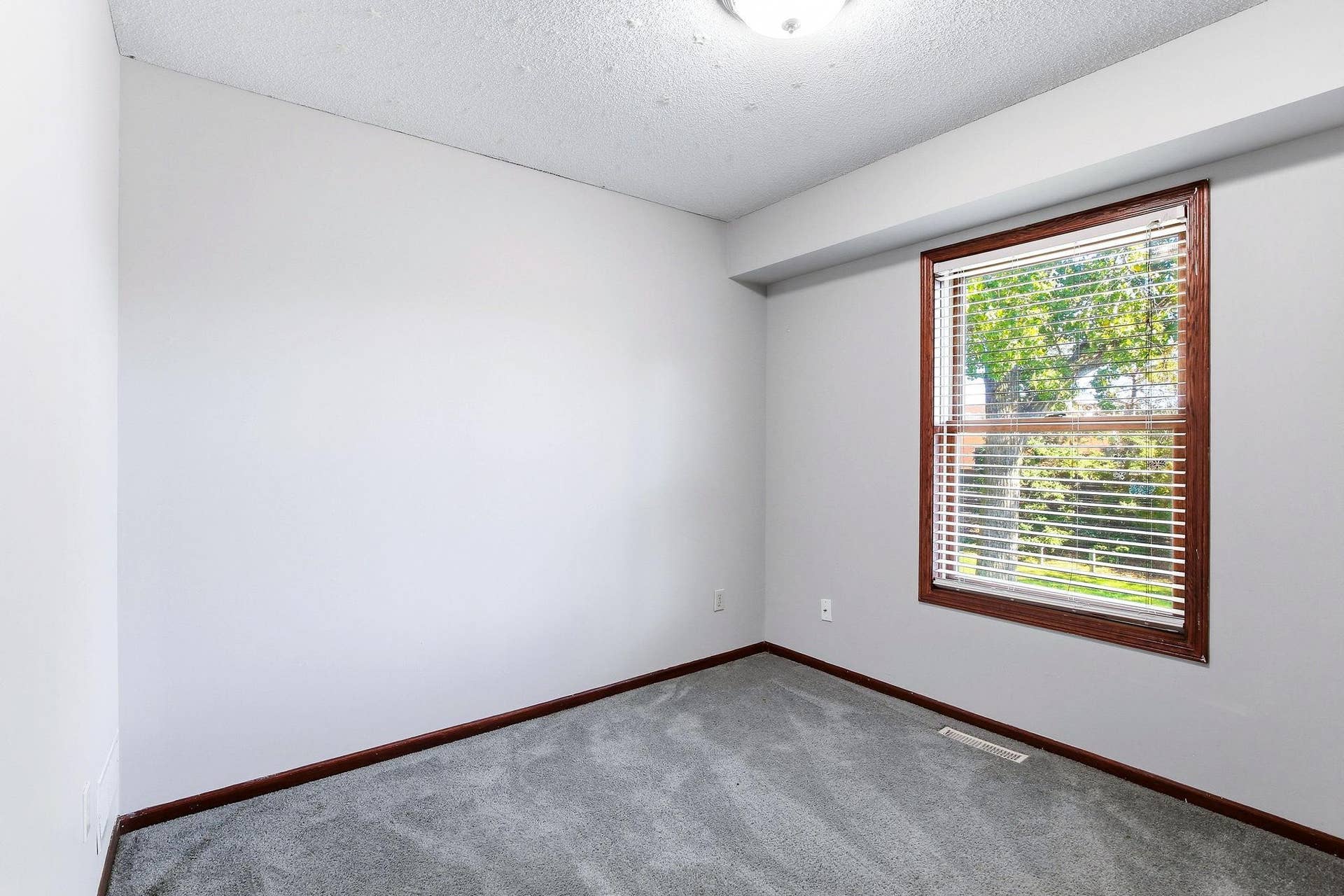 5570 Wood Duck Court, Shoreview, MN 55126