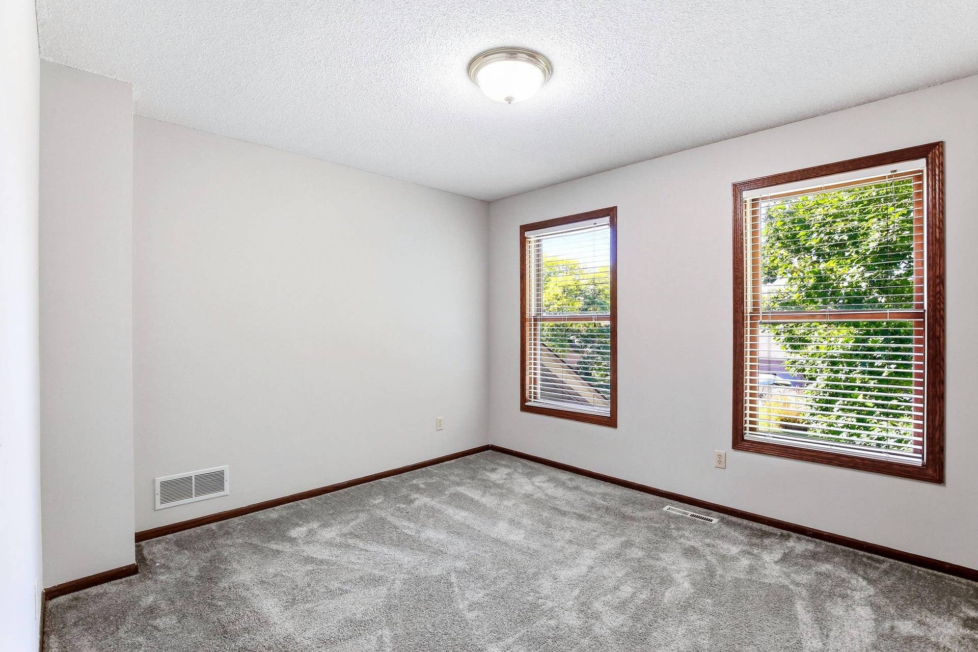5570 Wood Duck Court, Shoreview, MN 55126