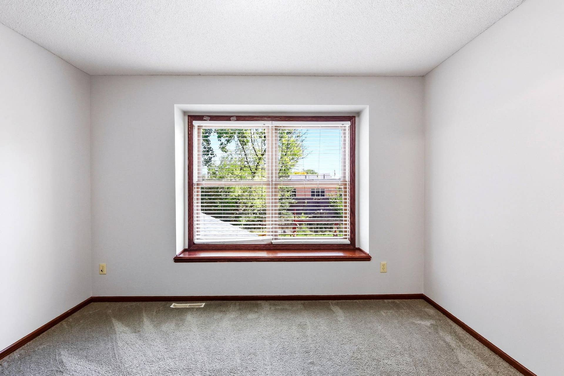 5570 Wood Duck Court, Shoreview, MN 55126