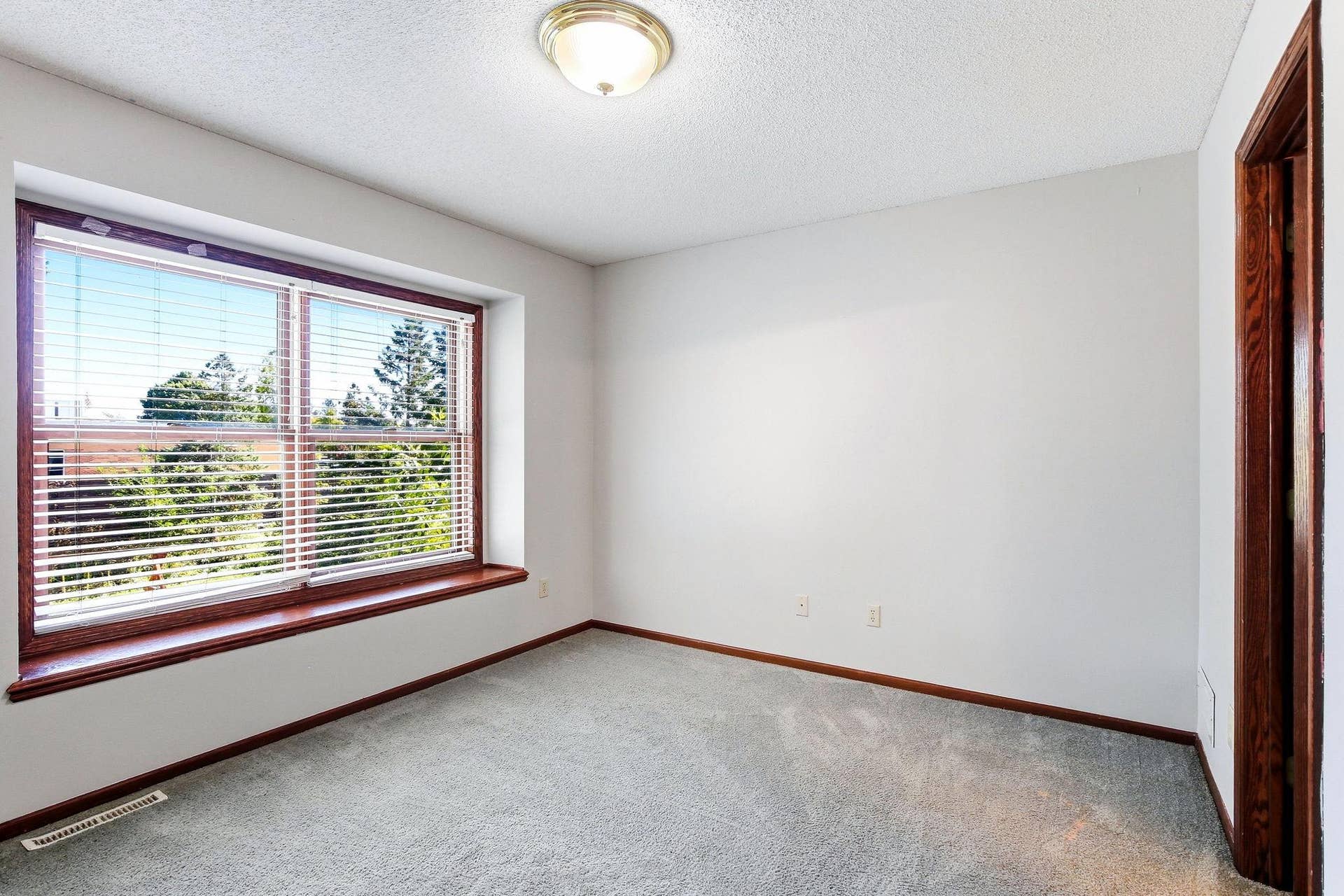 5570 Wood Duck Court, Shoreview, MN 55126