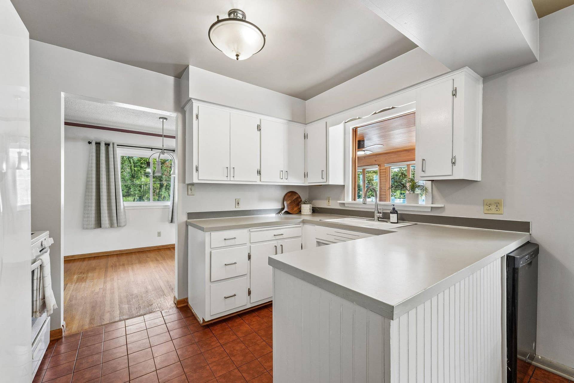 585 9th Street N, Bayport, MN 55003 585 9th Street N, Bayport, MN 55003