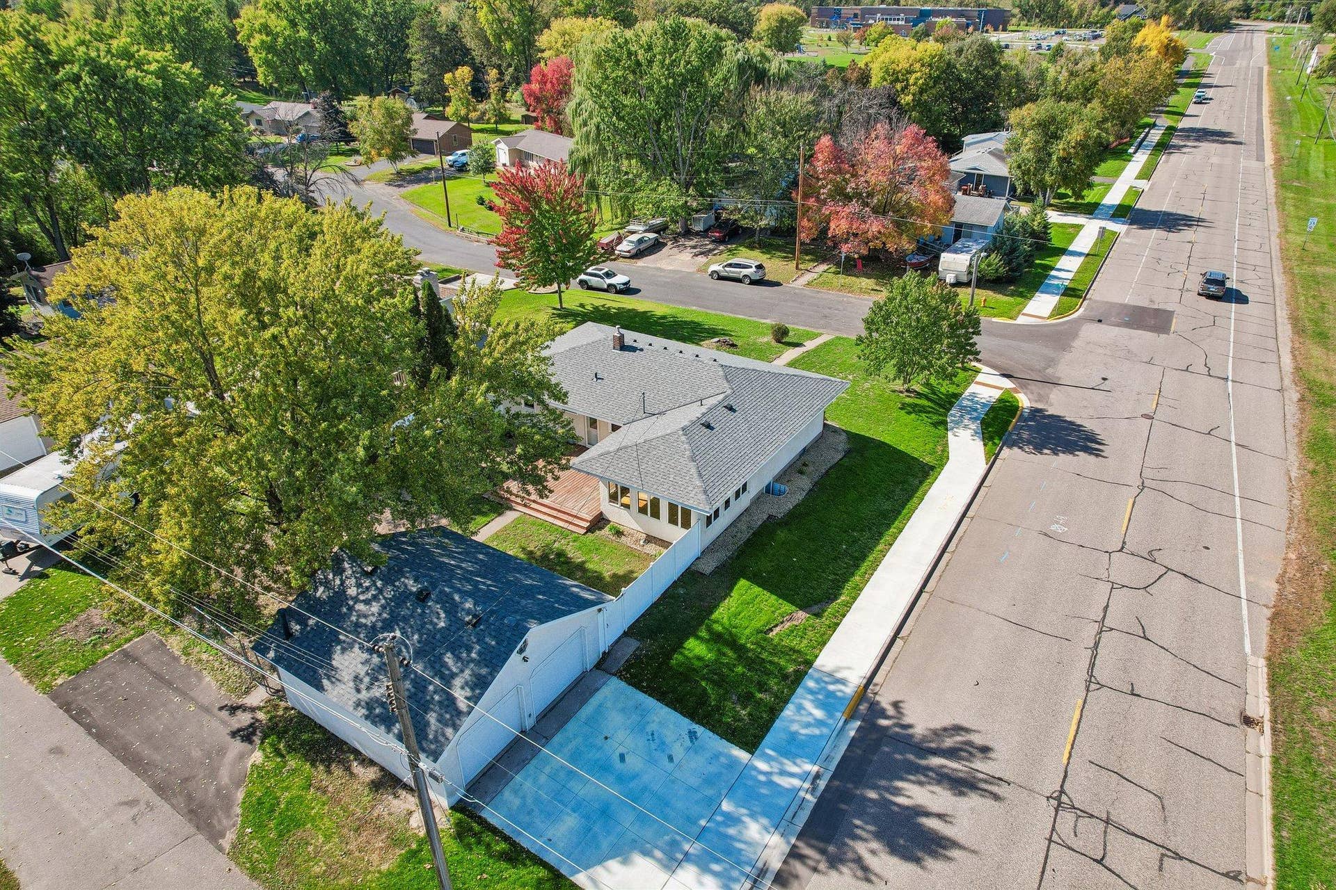 585 9th Street N, Bayport, MN 55003 585 9th Street N, Bayport, MN 55003