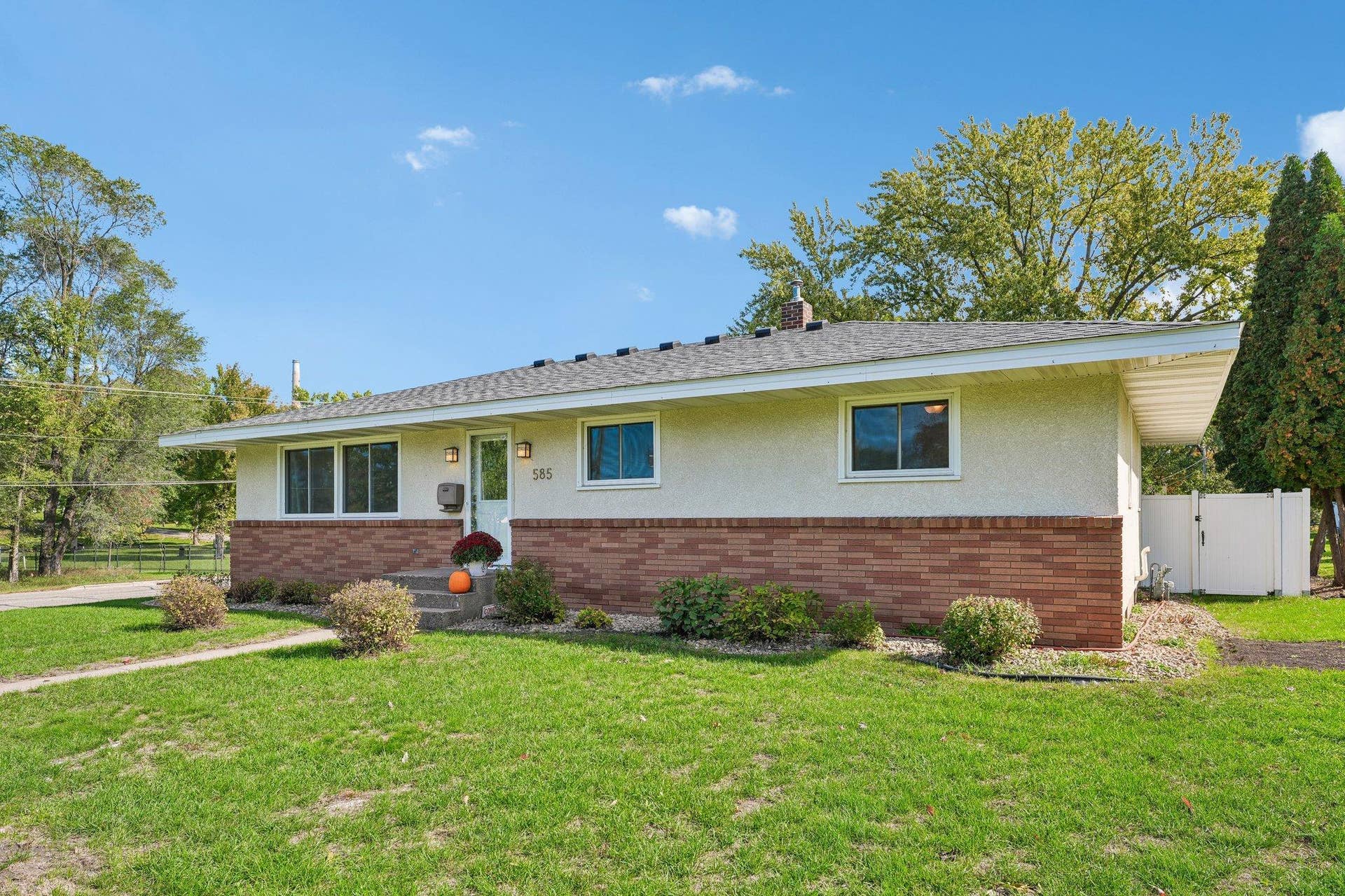 585 9th Street N, Bayport, MN 55003 585 9th Street N, Bayport, MN 55003