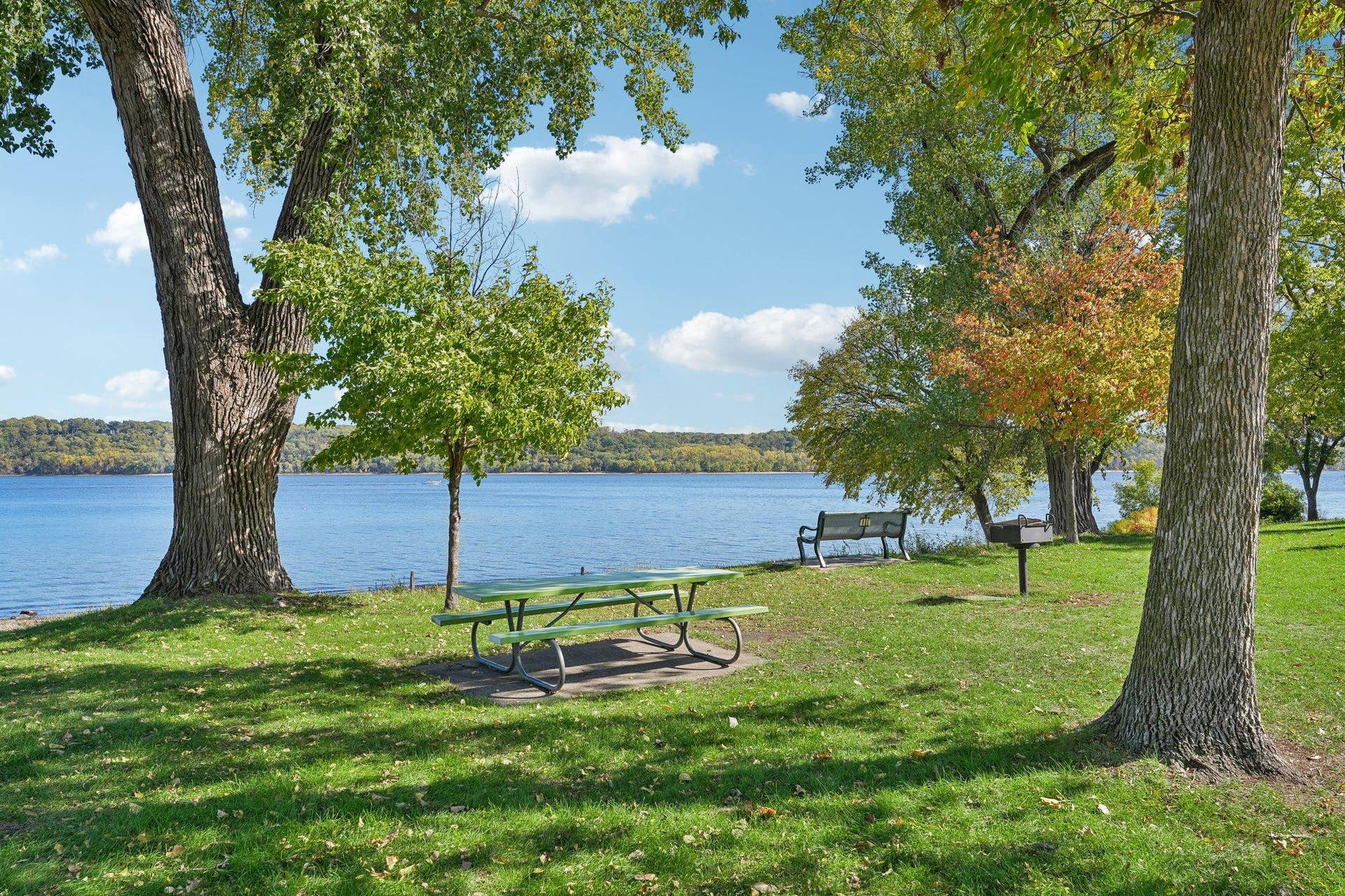 585 9th Street N, Bayport, MN 55003 585 9th Street N, Bayport, MN 55003