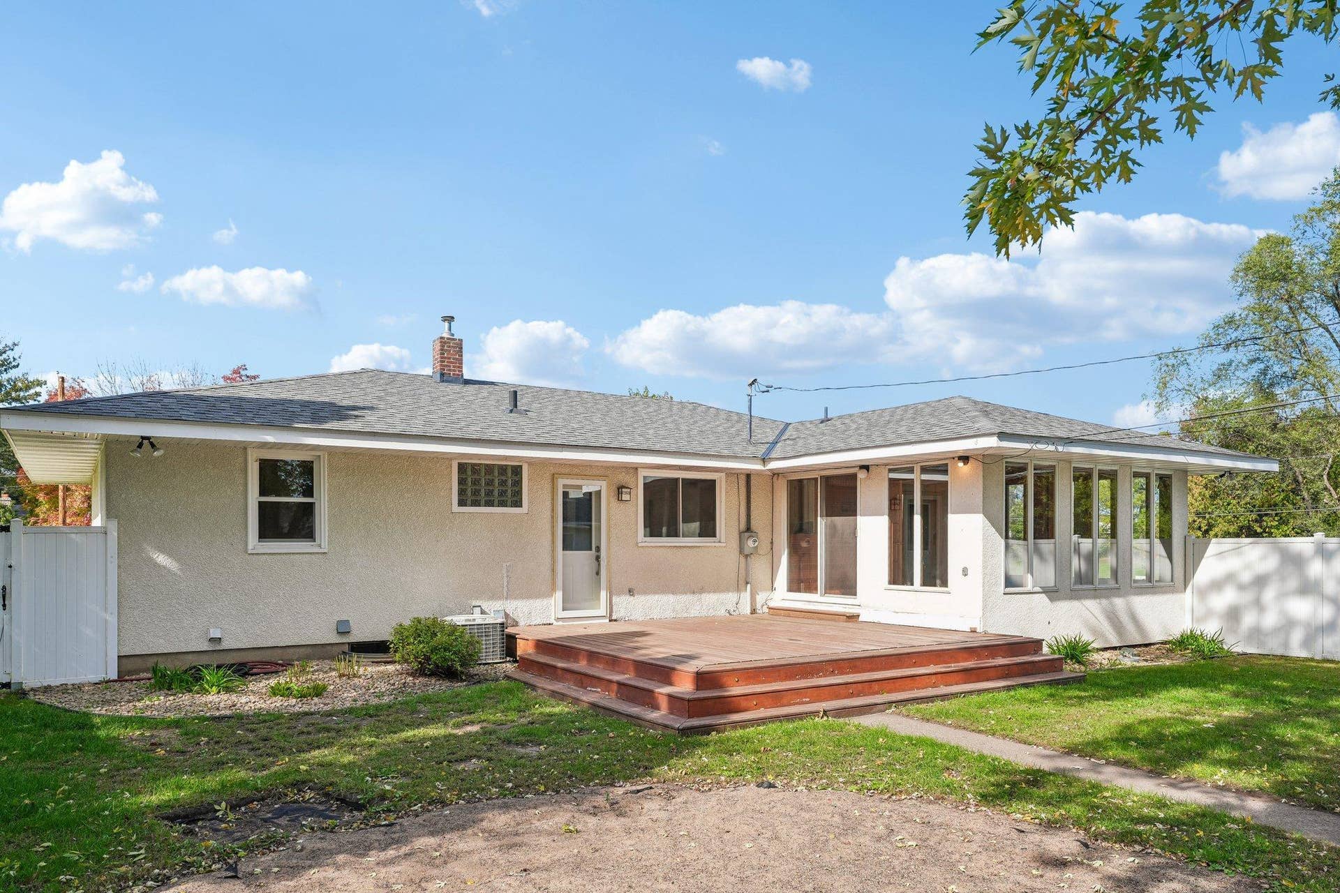 585 9th Street N, Bayport, MN 55003 585 9th Street N, Bayport, MN 55003