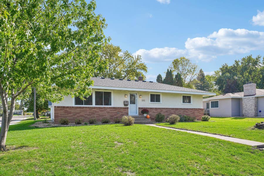 Property photo for 585 9th Street N, Bayport, MN