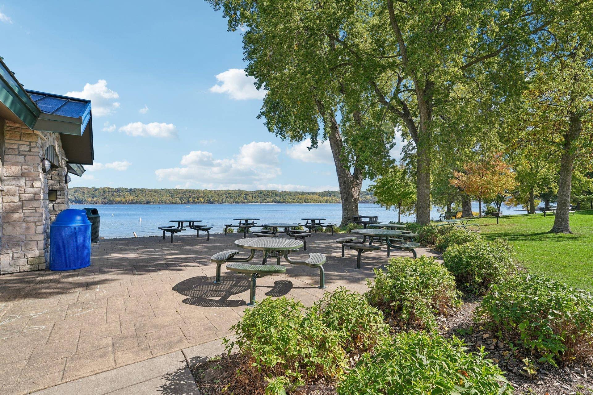 585 9th Street N, Bayport, MN 55003 585 9th Street N, Bayport, MN 55003