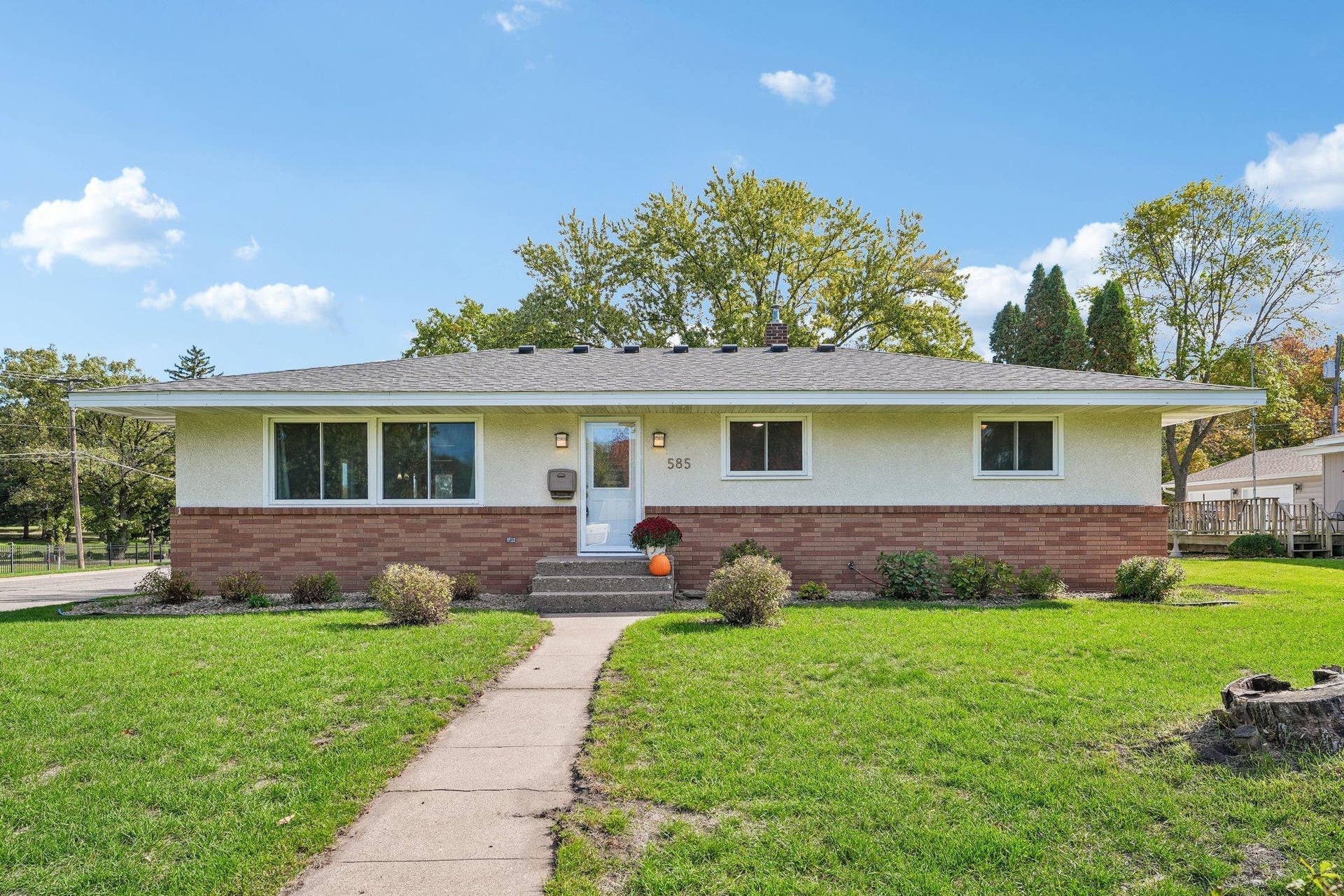585 9th Street N, Bayport, MN 55003 585 9th Street N, Bayport, MN 55003