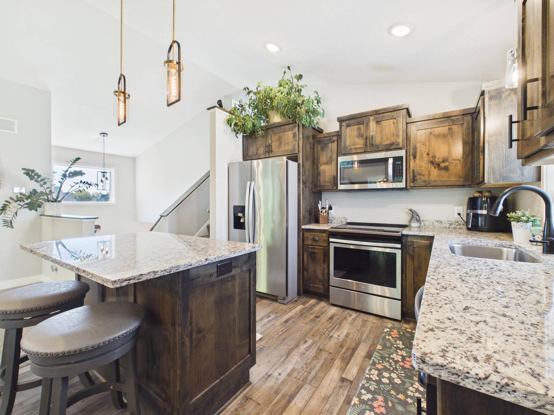 38377 Hunters Ridge Trail, North Branch, MN 55056 Great space for entertaining or day to day living.