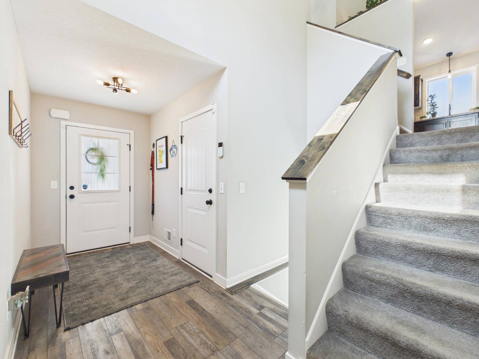 38377 Hunters Ridge Trail, North Branch, MN 55056 Room to greet your guests