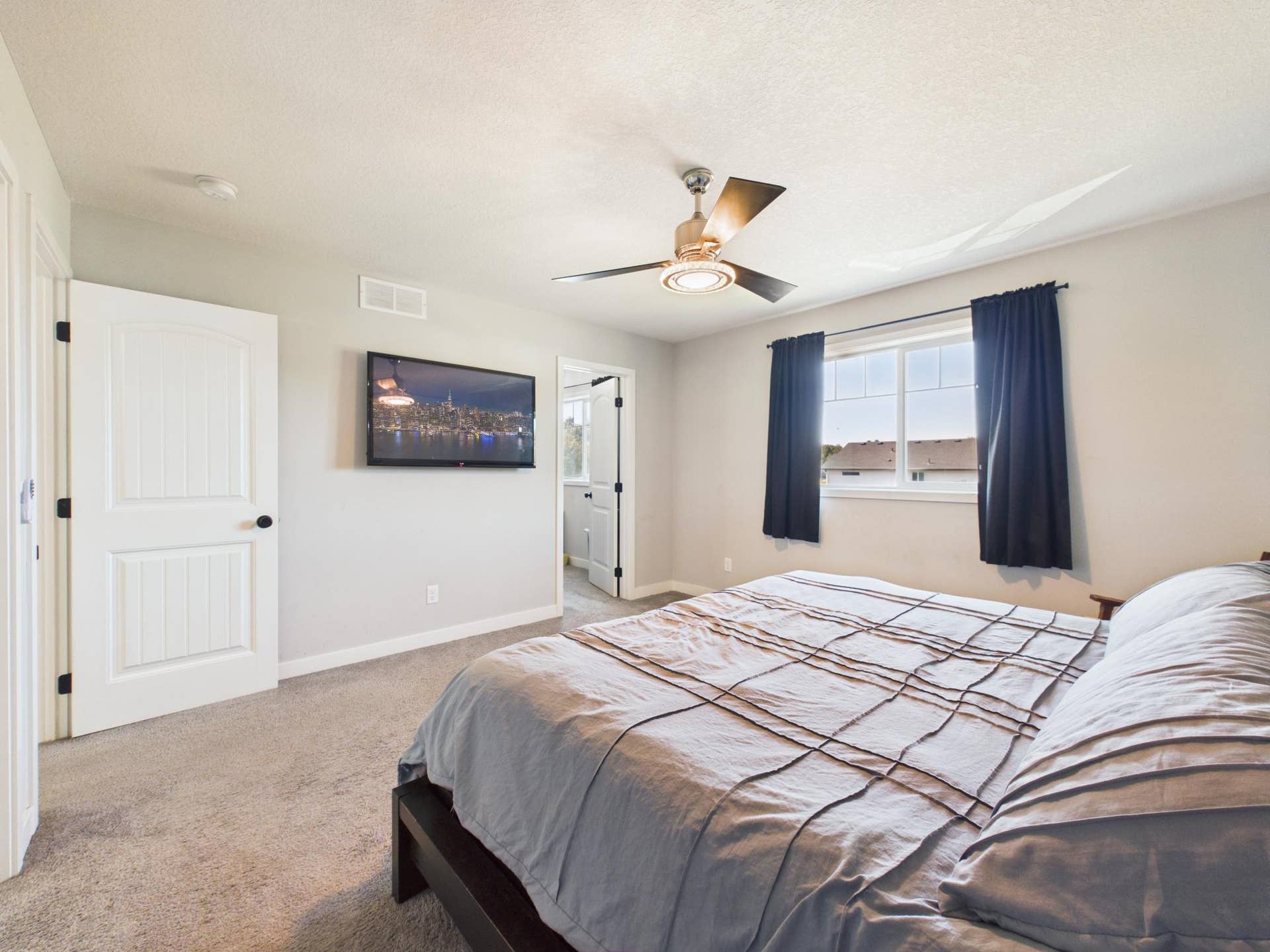38377 Hunters Ridge Trail, North Branch, MN 55056 Primary bedroom