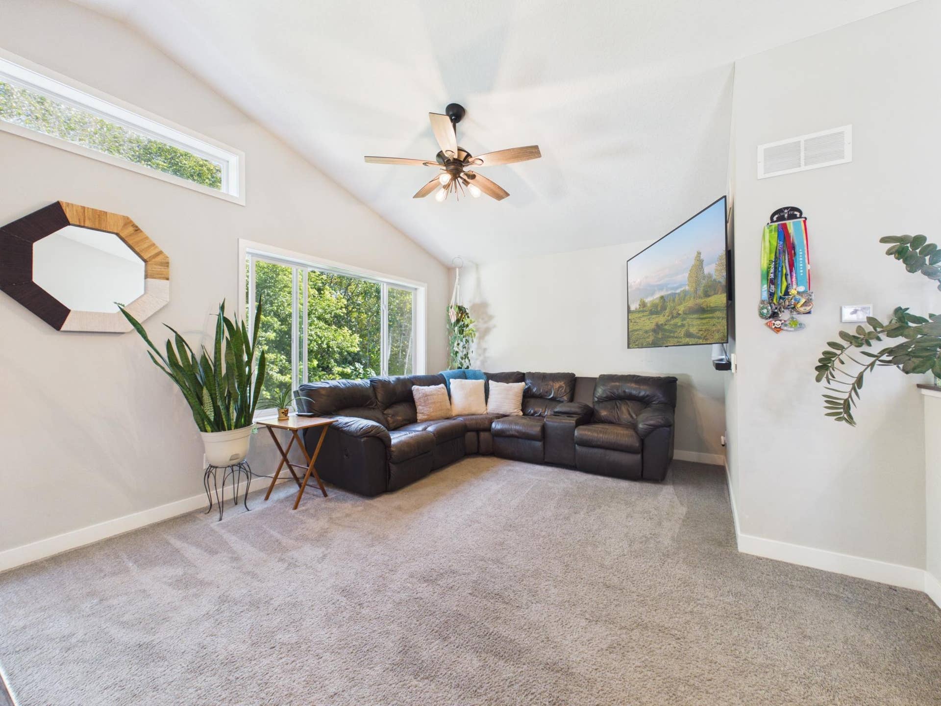 38377 Hunters Ridge Trail, North Branch, MN 55056 Lots of natural light