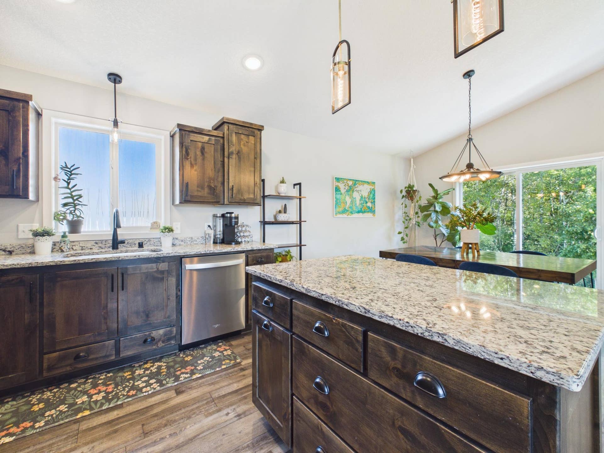 38377 Hunters Ridge Trail, North Branch, MN 55056 Beautiful woodwork