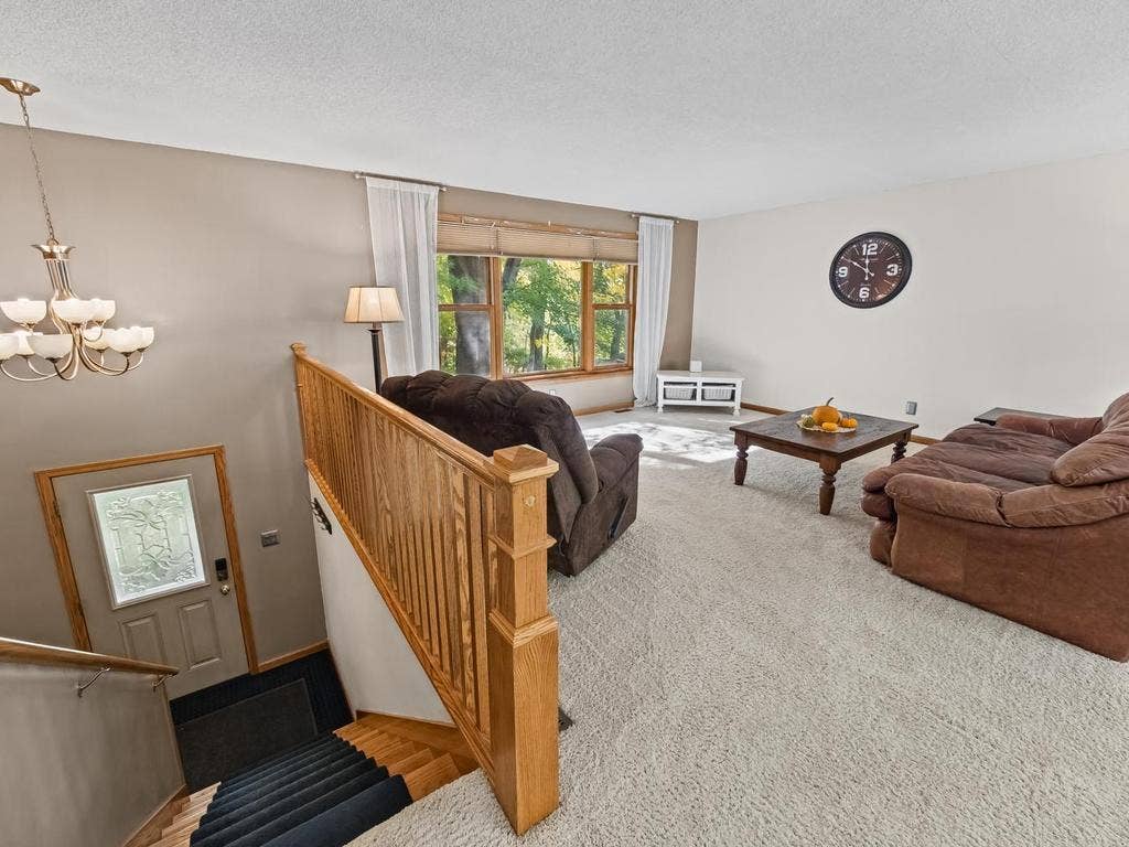 7080 Highway 12, #U, Independence, MN 55359 010-027-Foyer-1024x768.jpg