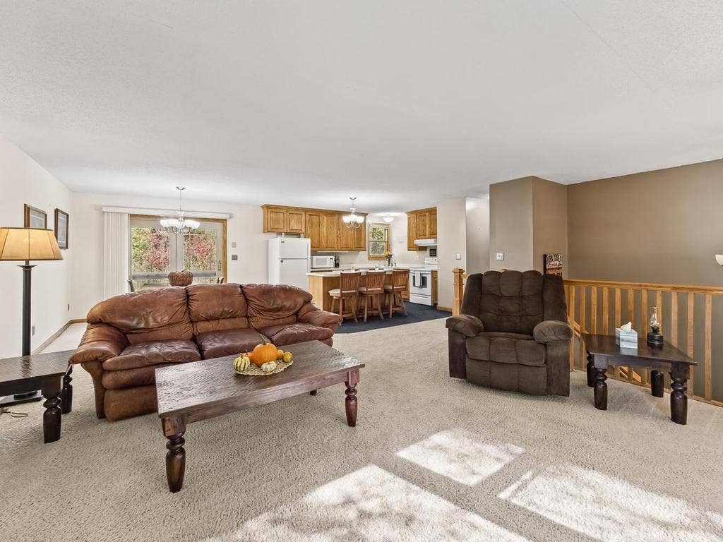 7080 Highway 12, #U, Independence, MN 55359 014-017-Living Room-1024x768.jpg